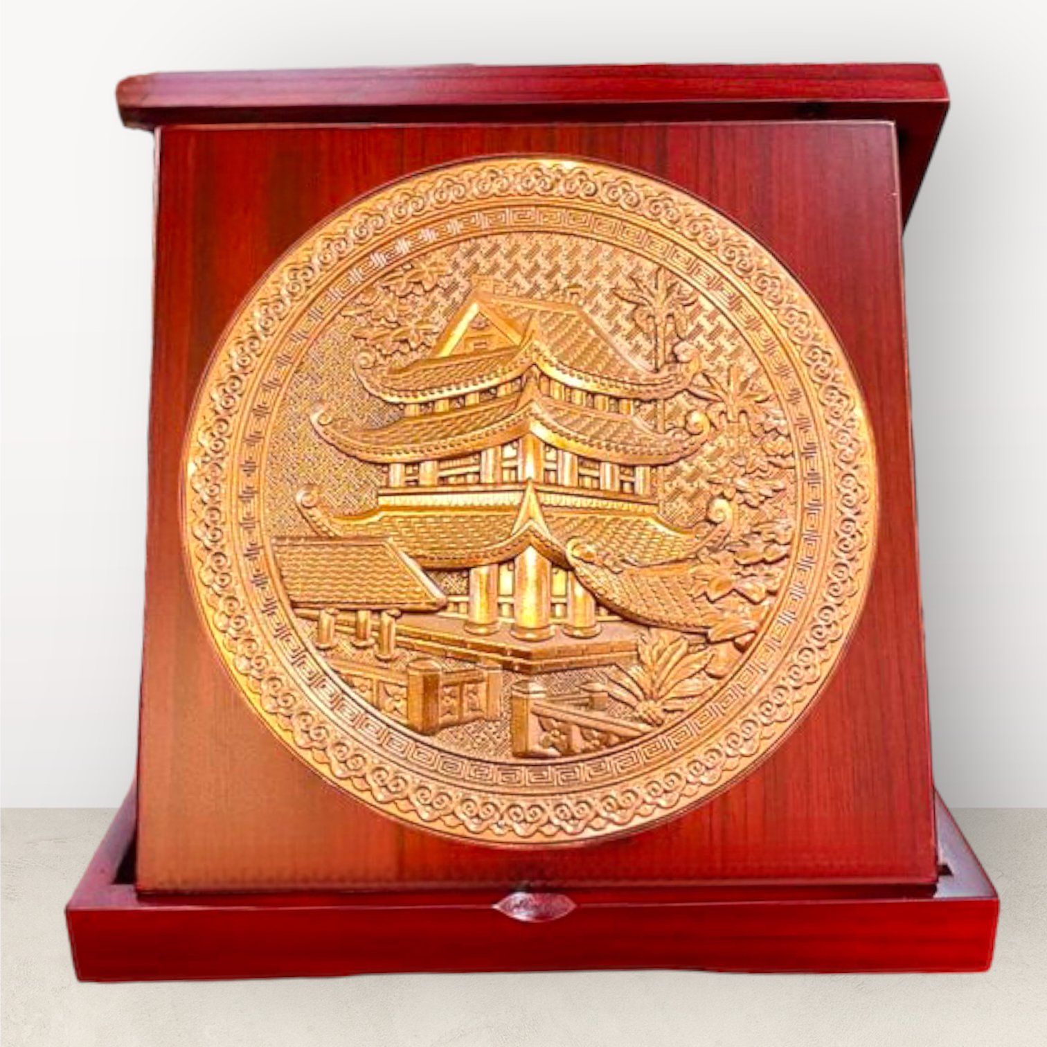 tranh qua tang danh lam chua keo thai binh dong do de ban kich thuoc 23cm xuong tranh dong