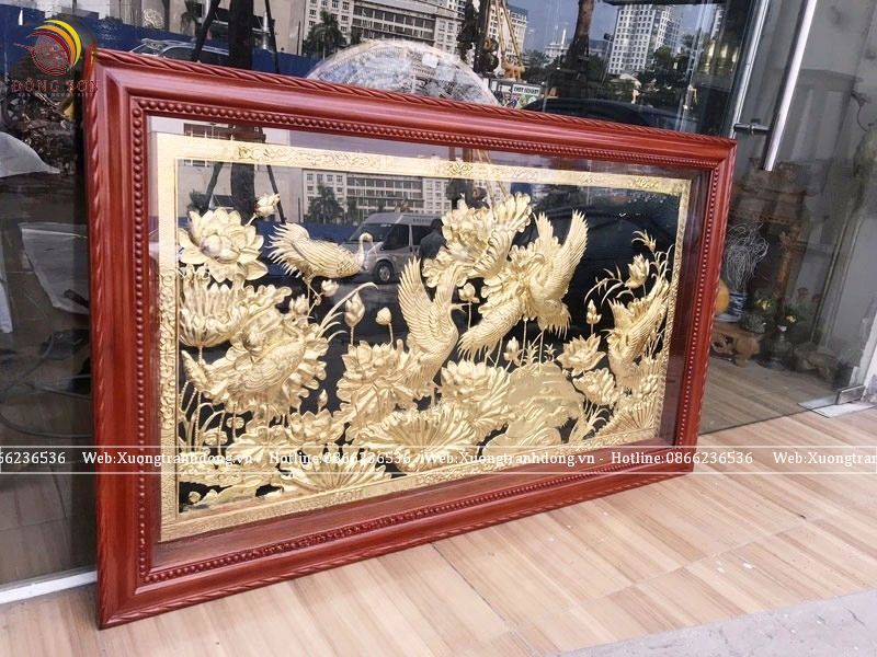 tranh sen hac bang dong vang kich thuoc 88x147cm