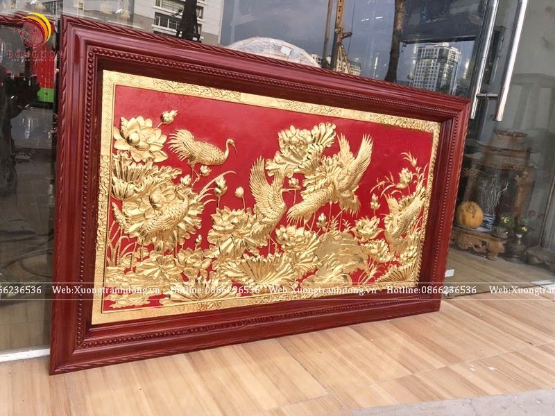 tranh sen hac bang dong vang kich thuoc 88x147cm ma vang 24k nen do