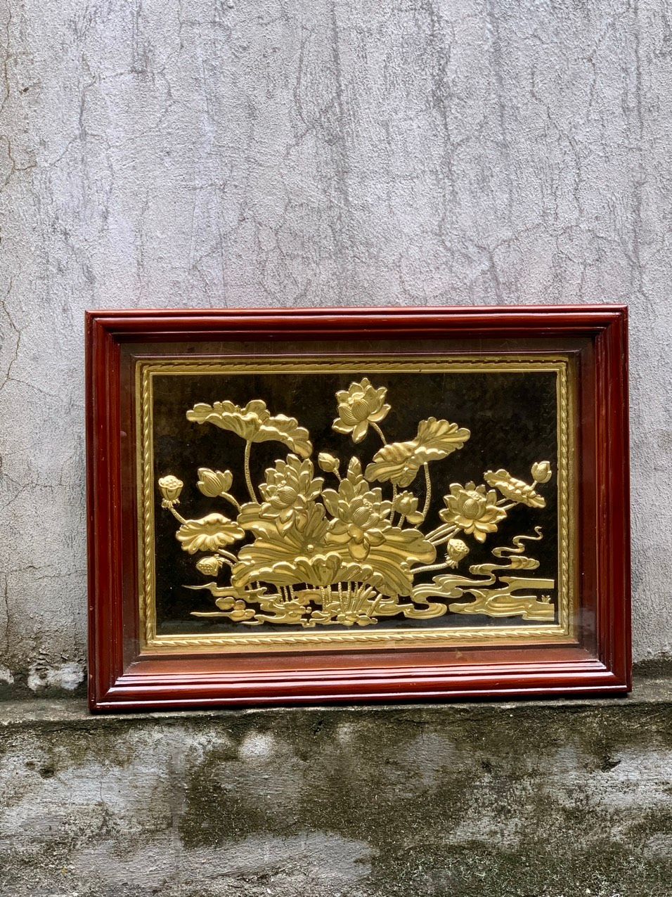 tranh hoa sen dong vang 38x54cm xuong tranh dong
