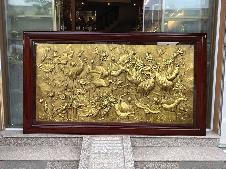 tranh sen hac bang dong vang kich thuoc 1m97x1m07 mau gia co