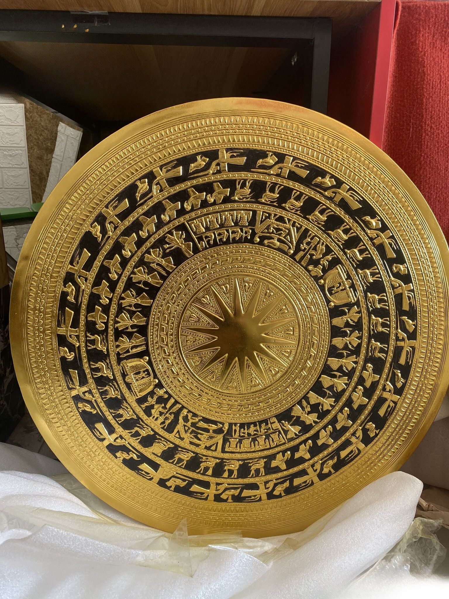 mat trong dong dong vang dat vang ve nen duong kinh 80cm xuong tranh dong