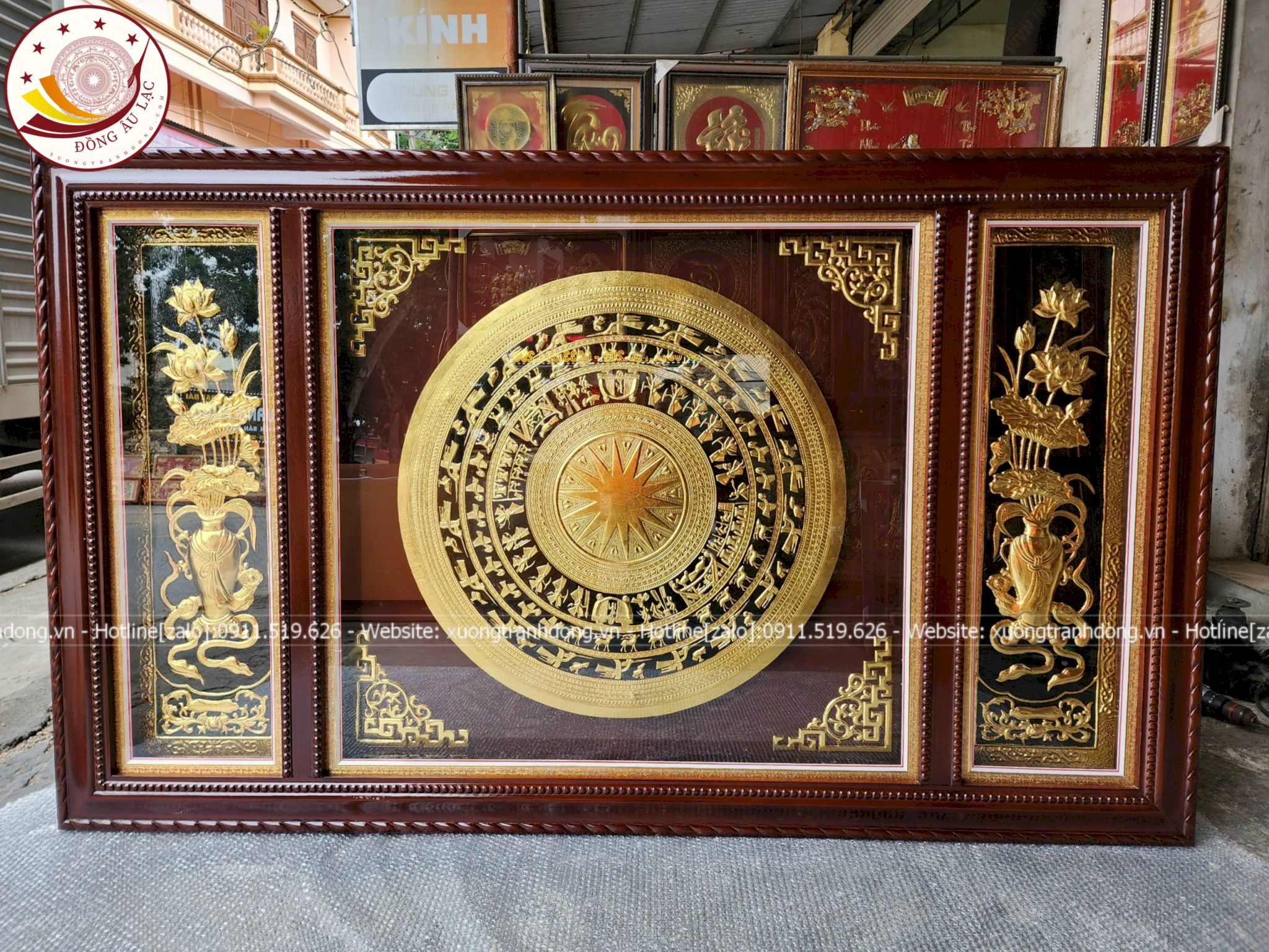 tranh trong dong luc binh hoa sen dong vang dat vang kich thuoc 1m97x1m07 xuong tranh dong