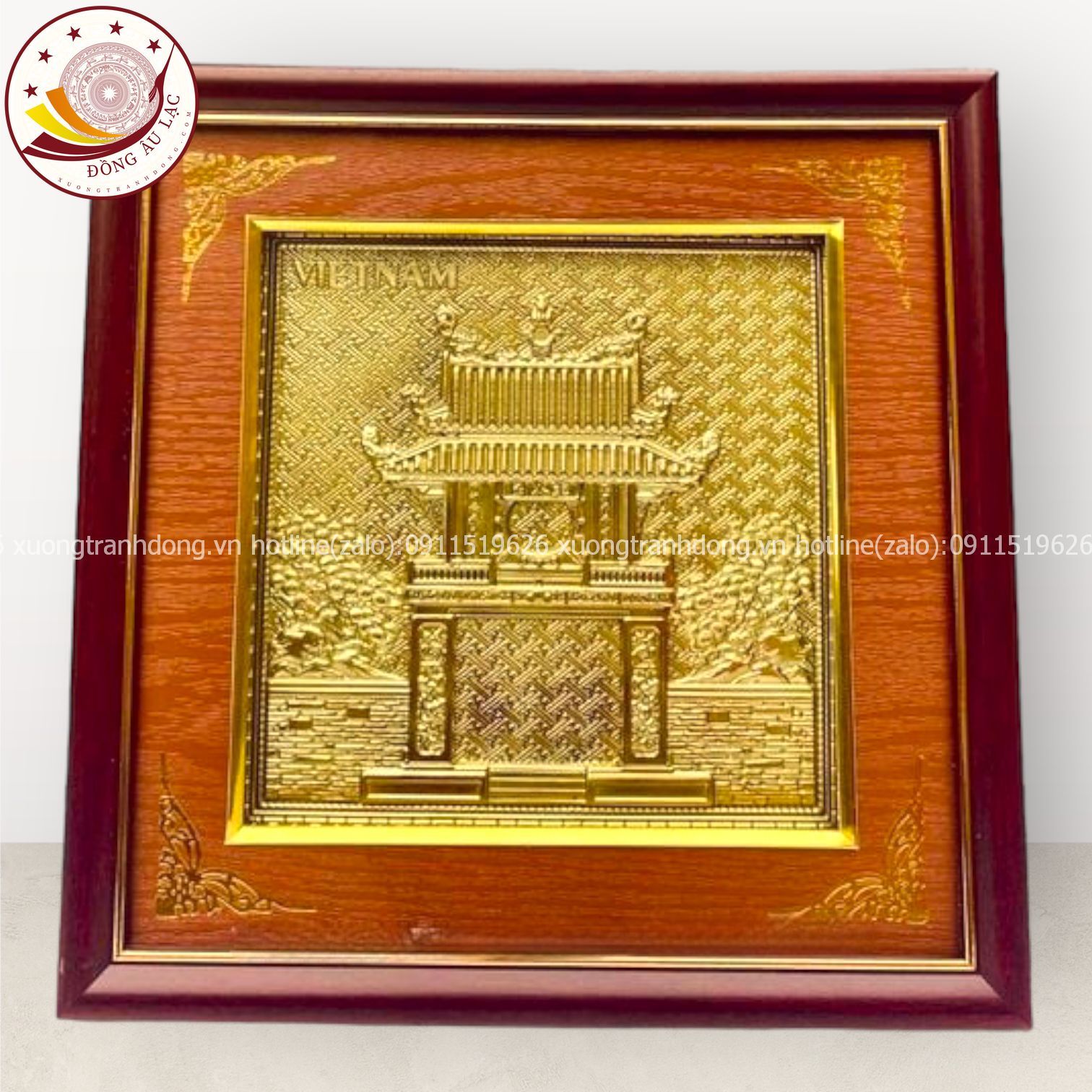 tranh qua tang danh lam van mieu bang dong vang kich thuoc 26x26cm xuong tranh dong