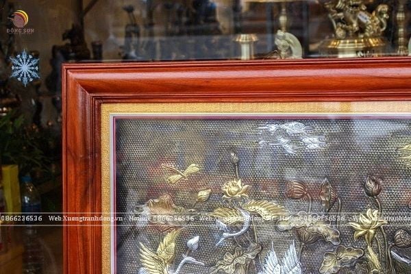 tranh sen hac bang dong vang kich thuoc 1m7x90cm dat tam khi