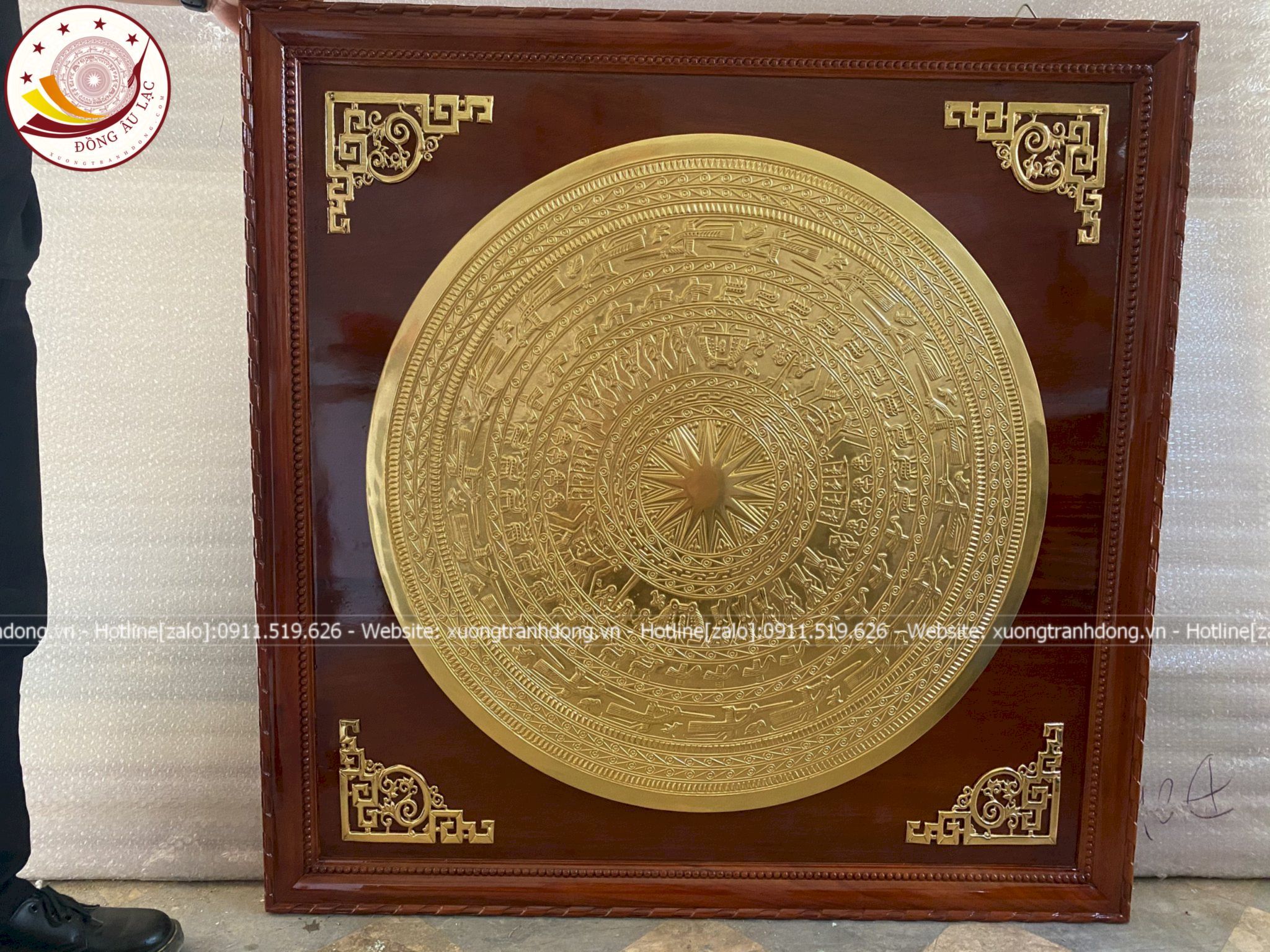 tranh trong dong dong vang dat vang 24k kich thuoc 1m07x1m07 xuong tranh dong