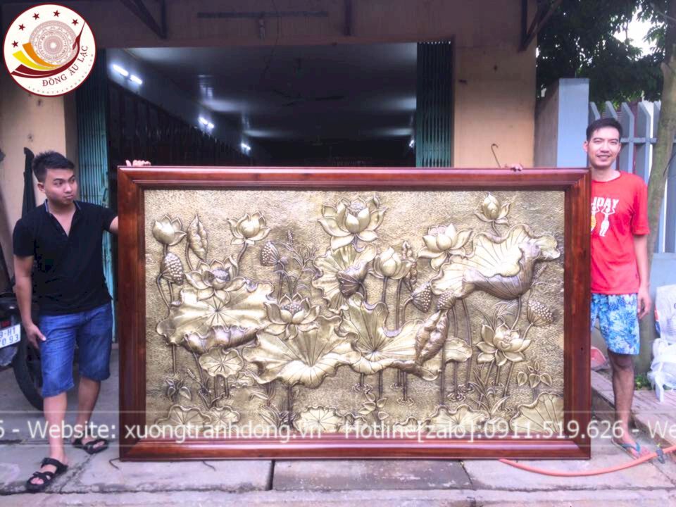 tranh hoa sen dong vang gia co 2m37x1m6 xuong tranh dong