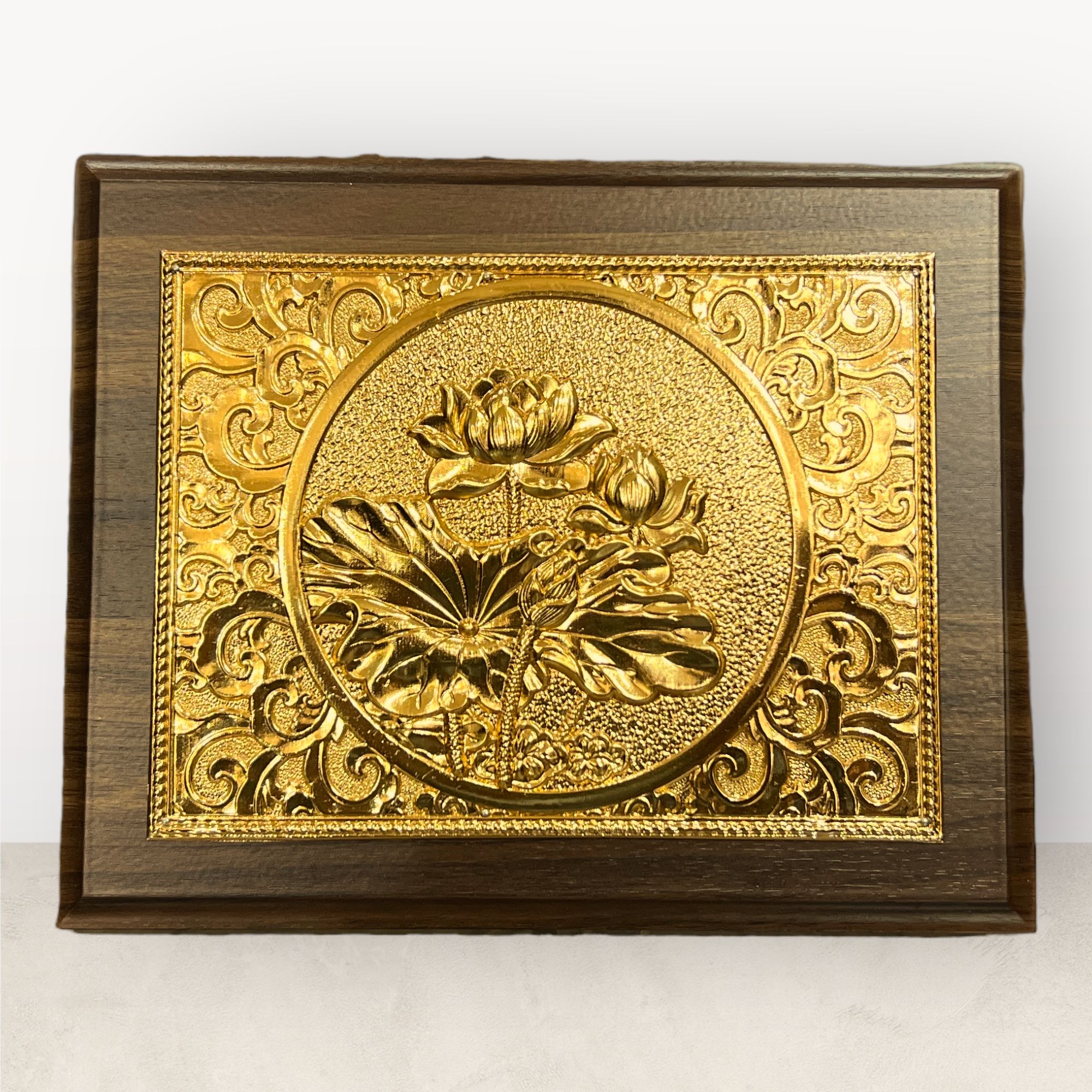 tranh qua tang hoa sen bang dong vang ma vang 24k de ban kich thuoc 20x25cm mau 1 xuong tranh dong