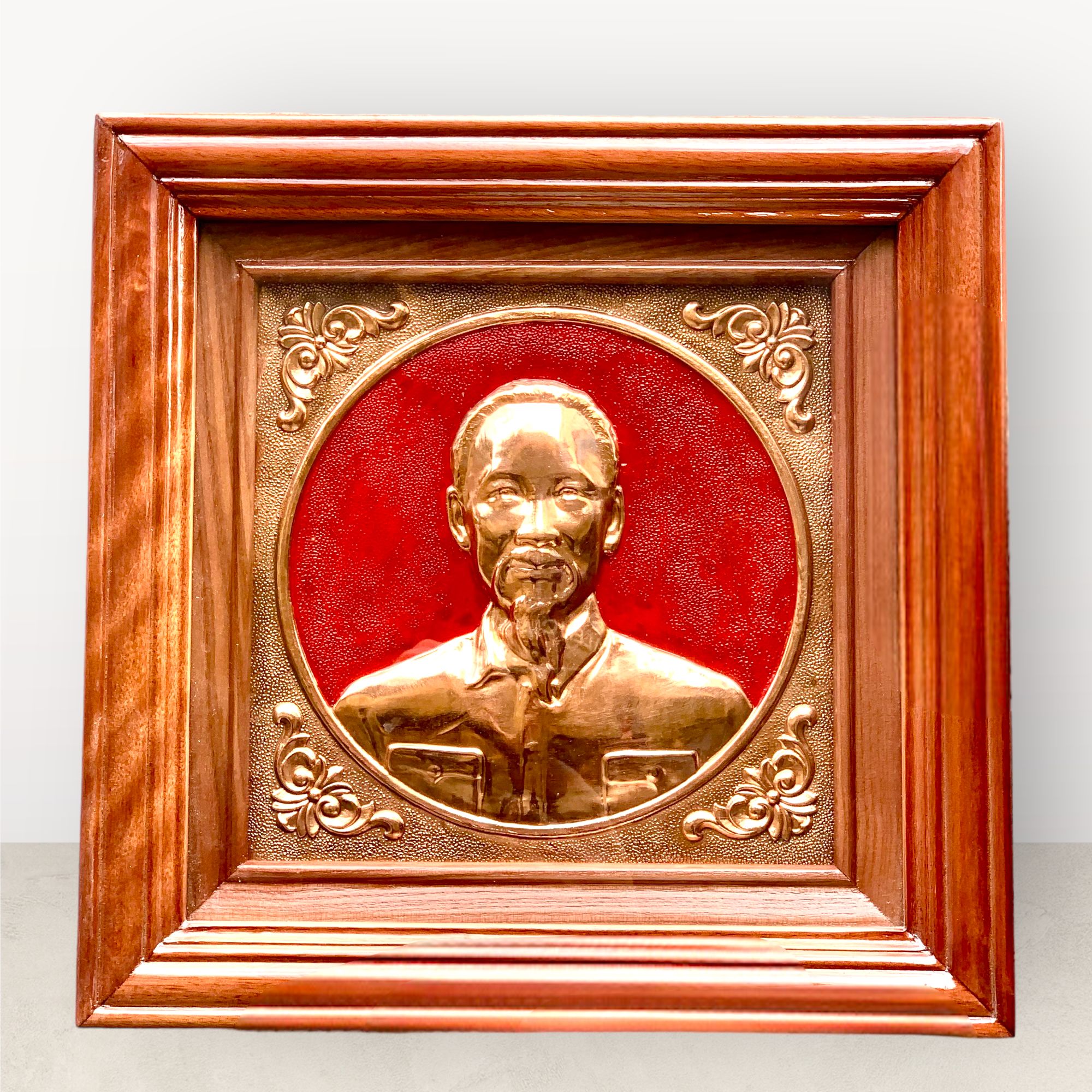 tranh qua tang danh nhan chan dung bac ho bang dong vang de ban kich thuoc 38x38cm xuong tranh dong