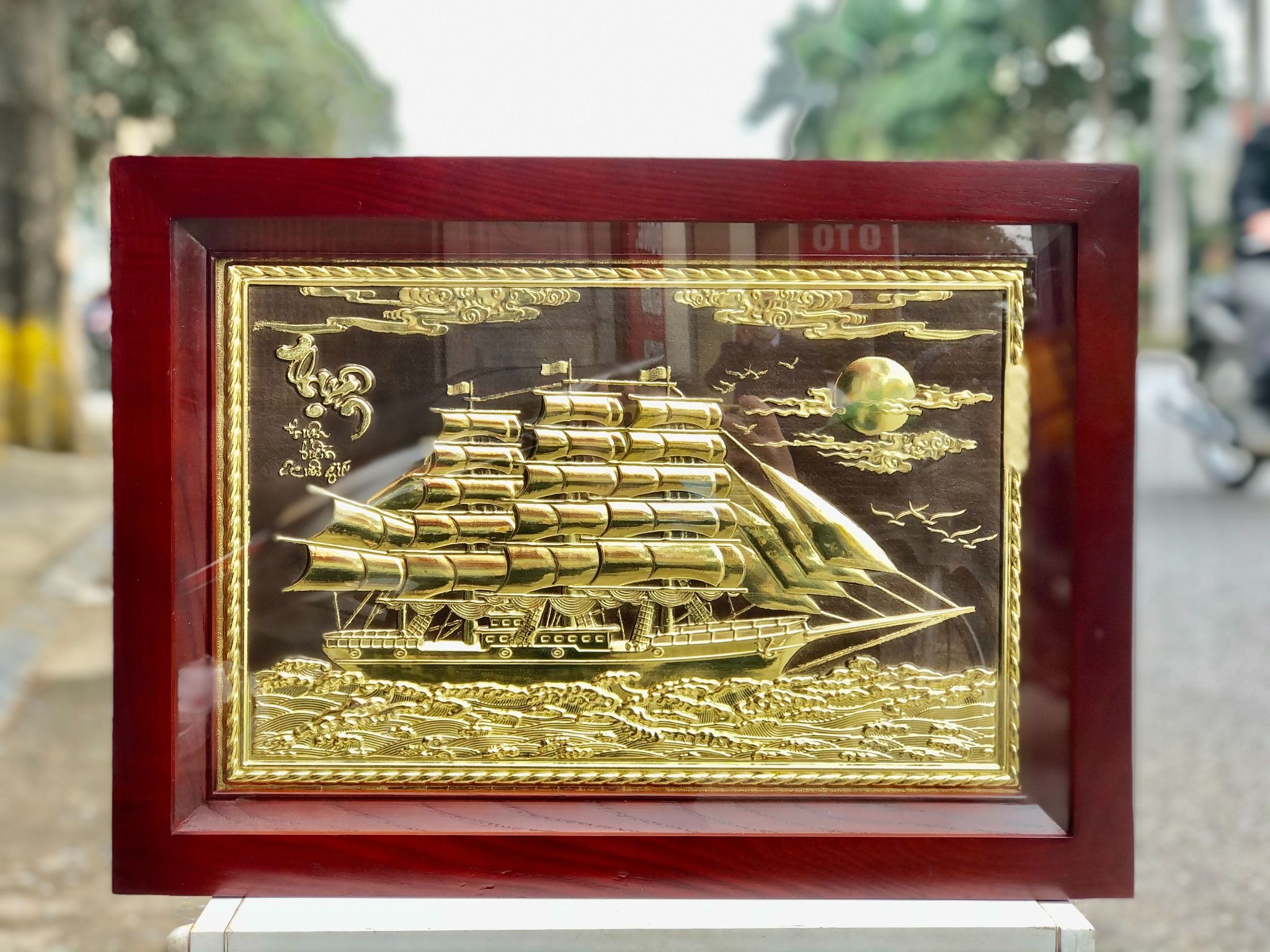 tranh qua tang thuan buom xuoi gio dong vang kich thuoc 38x54cm mau 4 xuong tranh dong