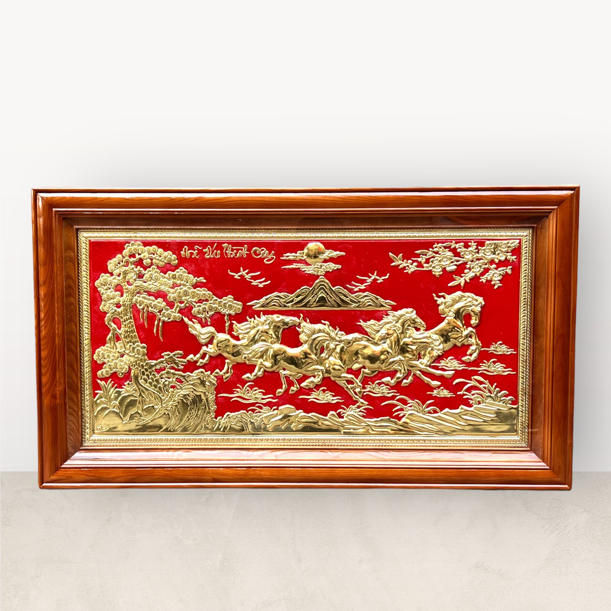 tranh qua tang ma dao thanh cong dong vang nen do kich thuoc 50x90cm mau 1 xuong tranh dong