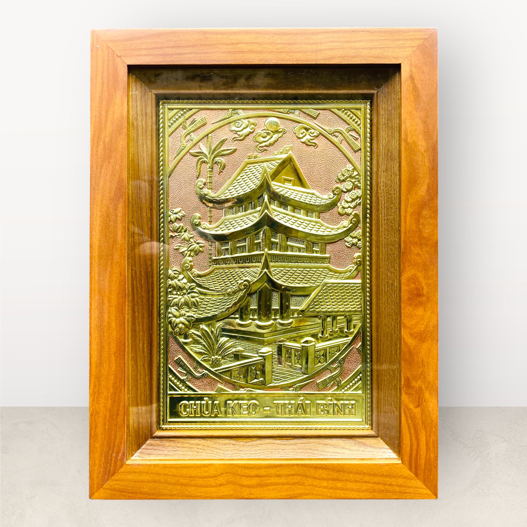 tranh qua tang danh lam chua keo thai binh dong vang kich thuoc 28x38cm xuong tranh dong