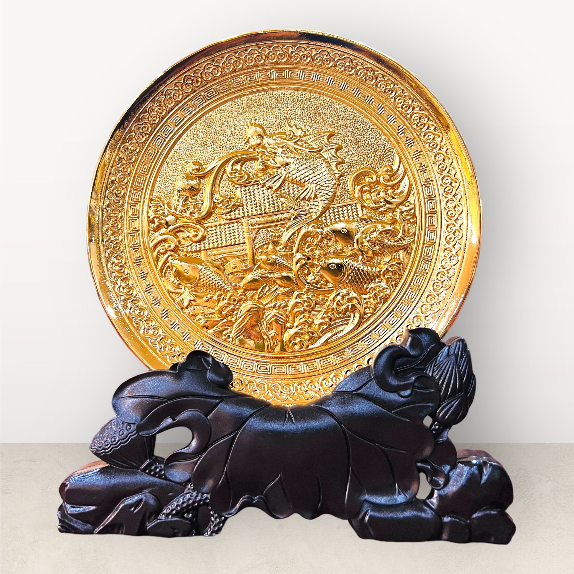 tranh qua tang ca vuot vu mon dia dong vang de ban ma vang 24k de go duong kinh 19cm xuong tranh dong