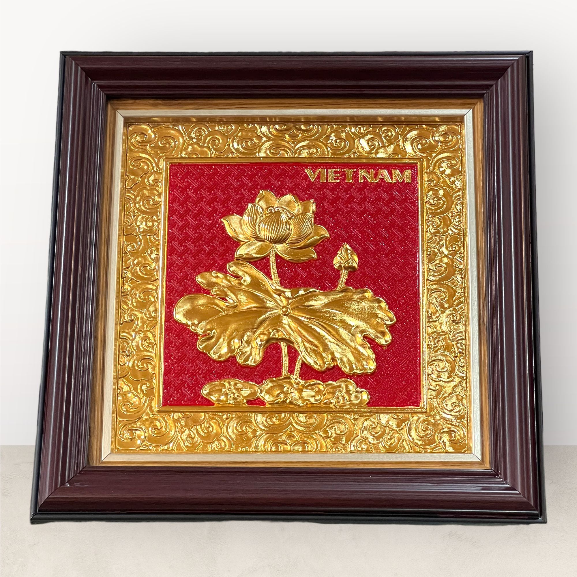 tranh qua tang hoa sen bang dong vang ma vang 24k de ban kich thuoc 26x26cm mau 1 xuong tranh dong