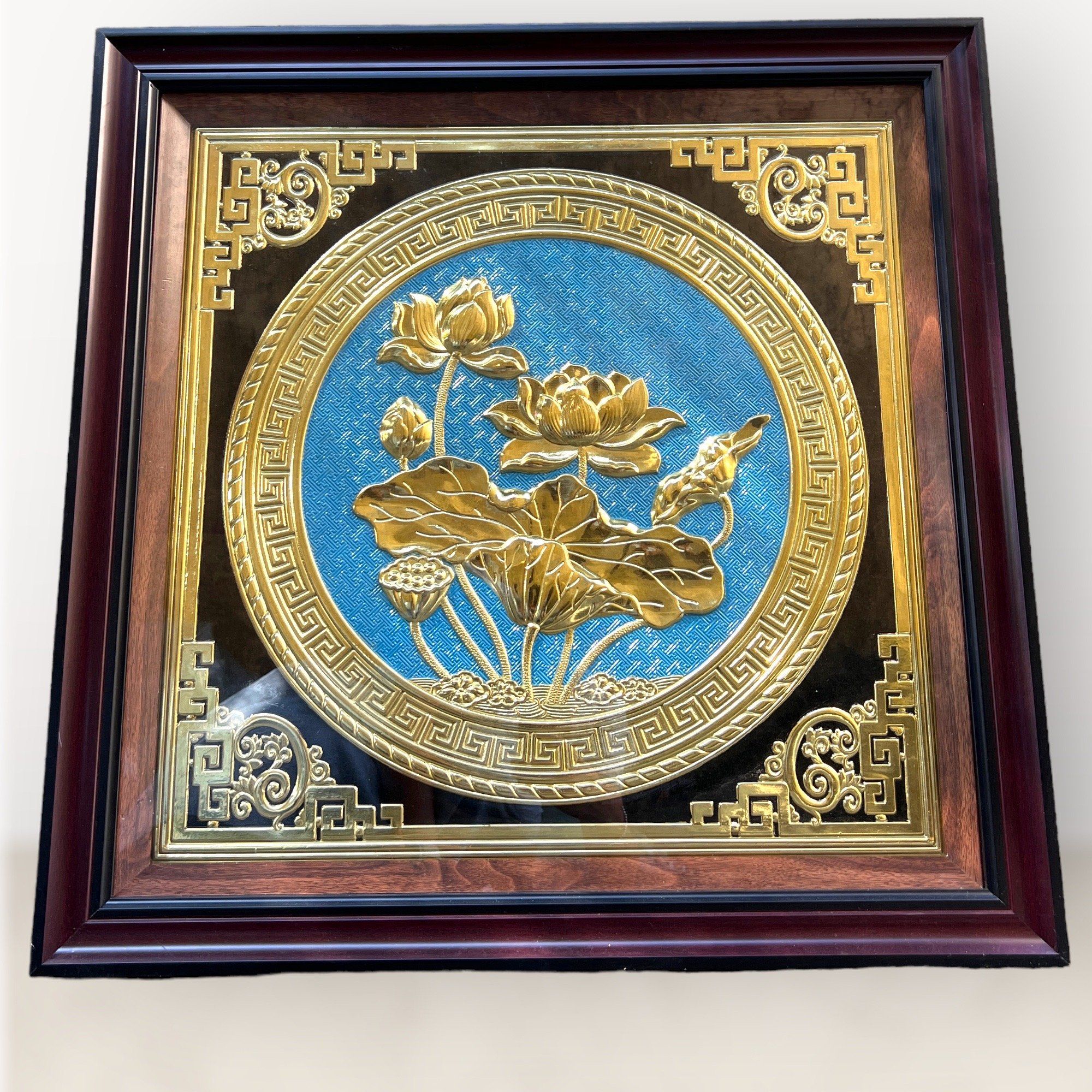 tranh qua tang hoa sen dong vang kich thuoc 68x68cm mau 1 xuong tranh dong