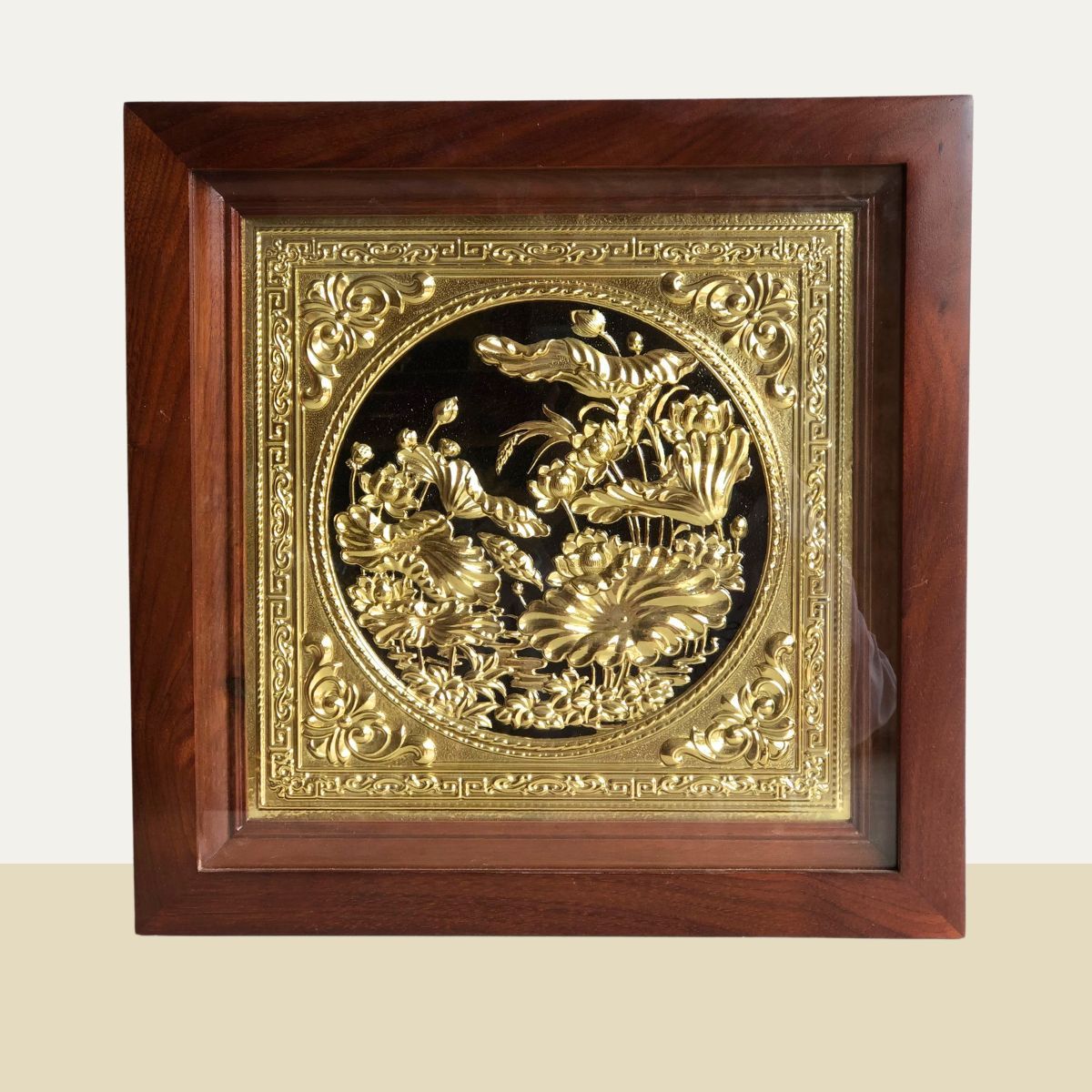 tranh qua tang hoa sen dong vang kich thuoc 38x38cm mau 5 xuong tranh dong