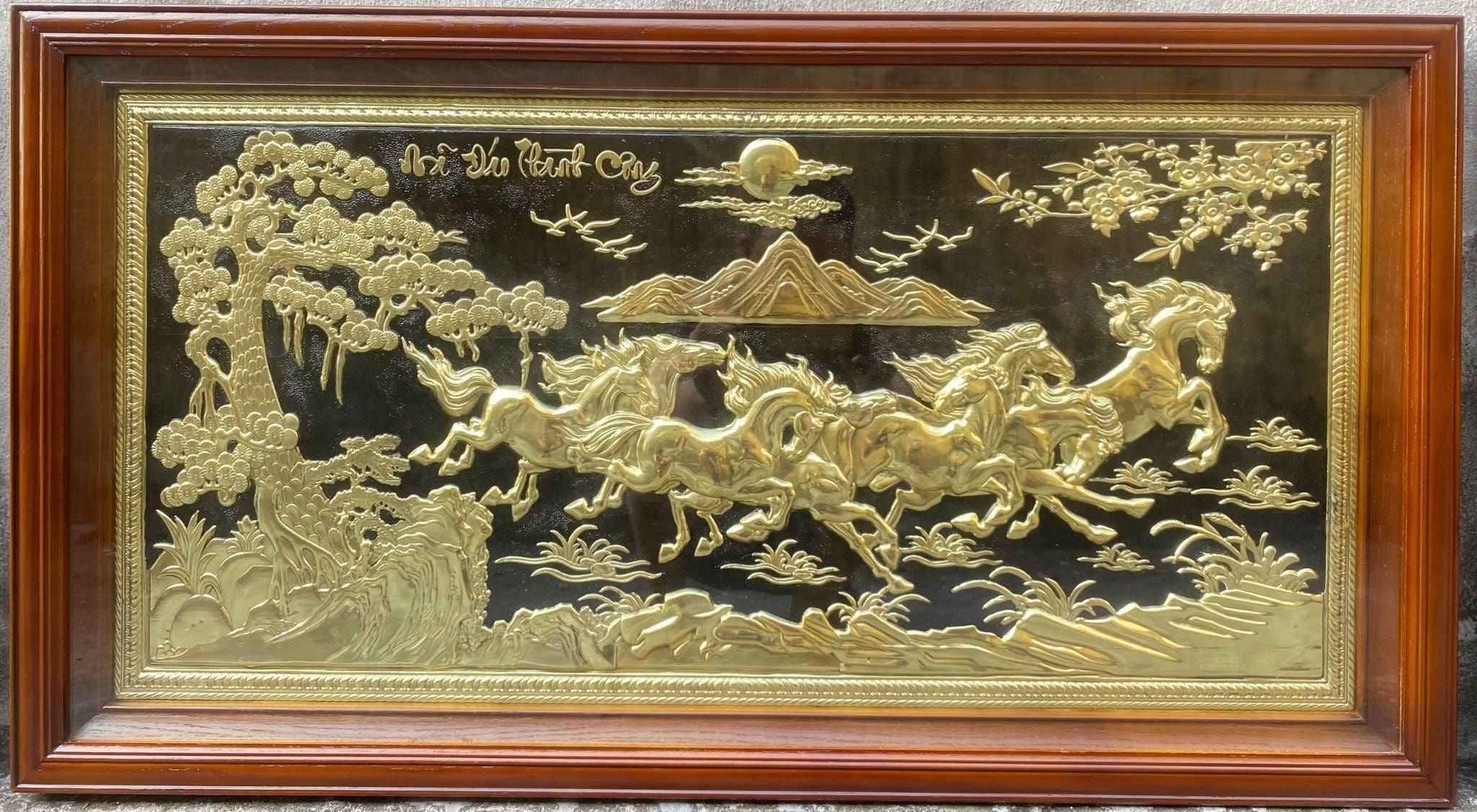 tranh qua tang ma dao thanh cong dong vang nen den kich thuoc 50x90cm mau 2 xuong tranh dong