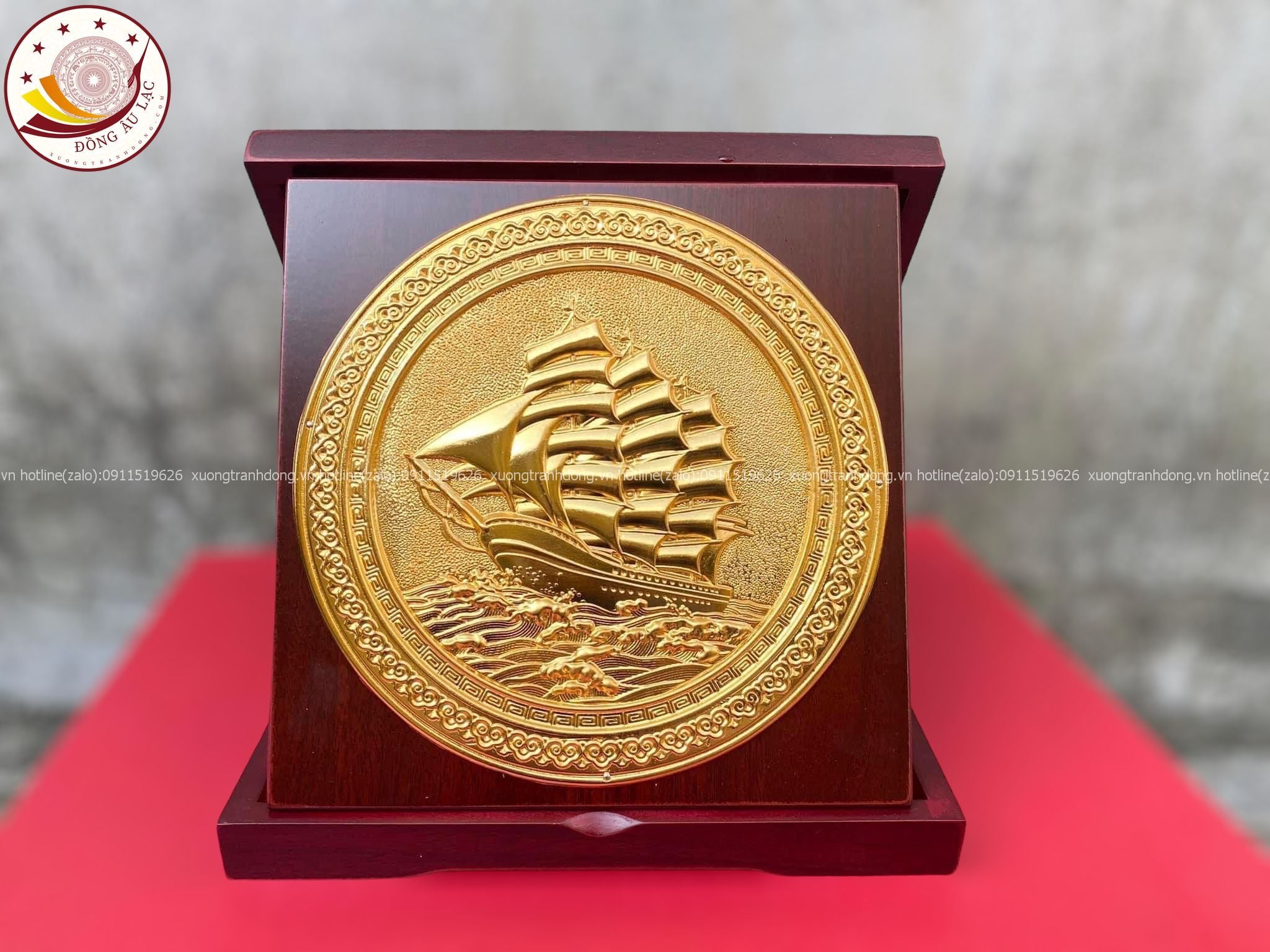 tranh qua tang thuan buom xuoi gio de ban dong vang dat vang kich thuoc 23cm xuong tranh dong