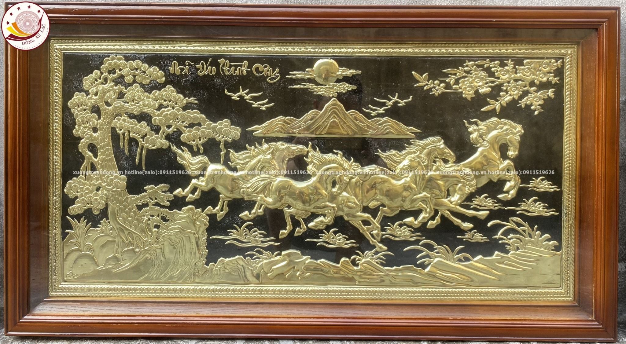 tranh qua tang ma dao thanh cong dong vang nen den kich thuoc 50x90cm mau 2 xuong tranh dong