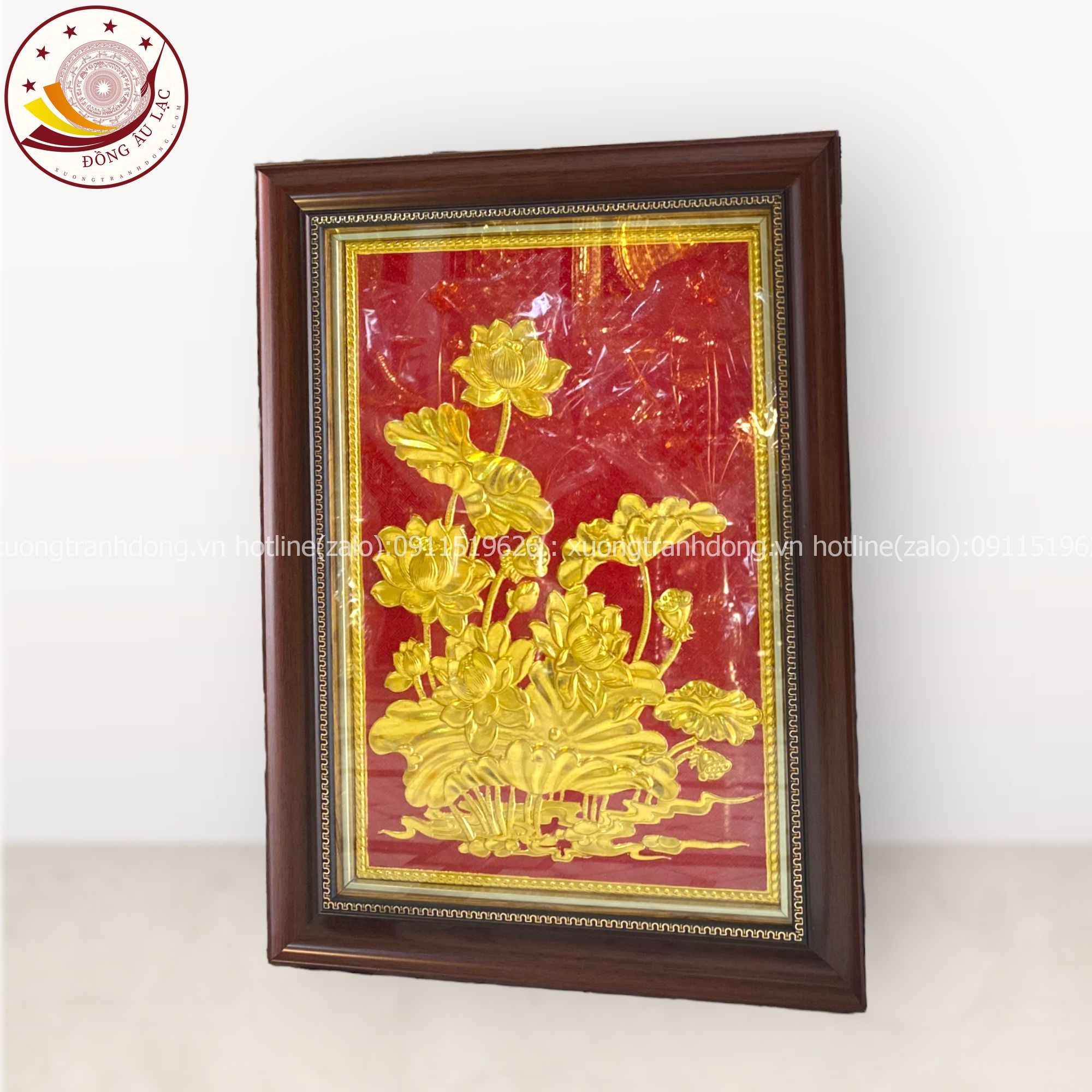 tranh qua tang hoa sen dong vang dat vang cong nghiep kich thuoc 38x54cm mau 4 xuong tranh dong