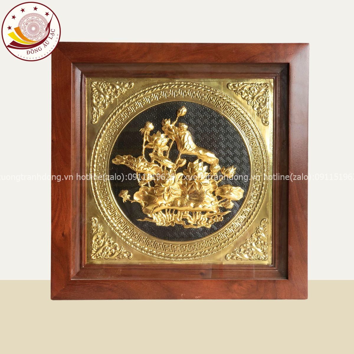 tranh qua tang hoa sen dong vang dat vang cong nghiep kich thuoc 38x38cm xuong tranh dong