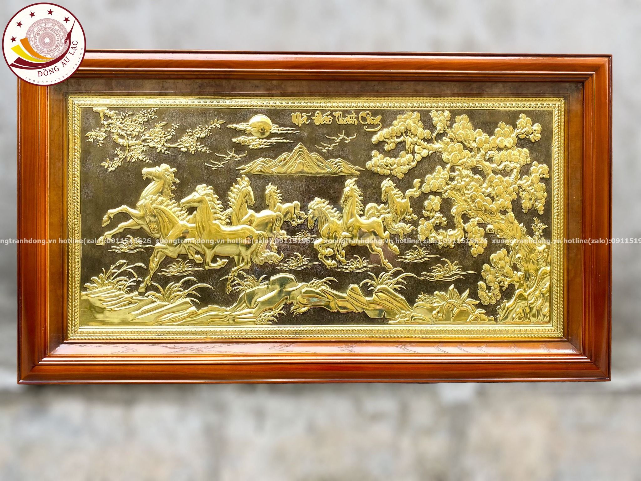 tranh qua tang ma dao thanh cong dong vang nen den kich thuoc 50x90cm mau 1 xuong tranh dong