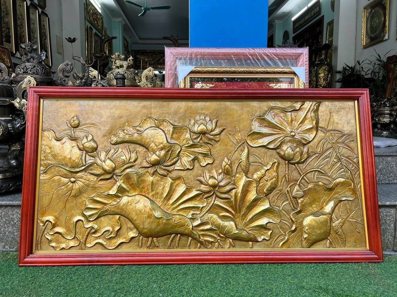 tranh hoa sen dong vang gia co 1m55x88cm xuong tranh dong