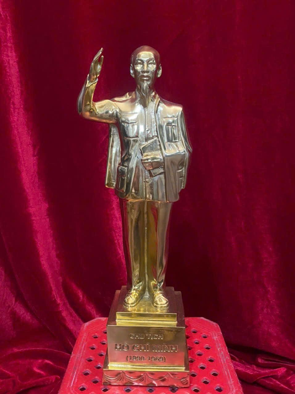 tuong bac ho dung chao dong vang cao 40cm xuong tranh dong