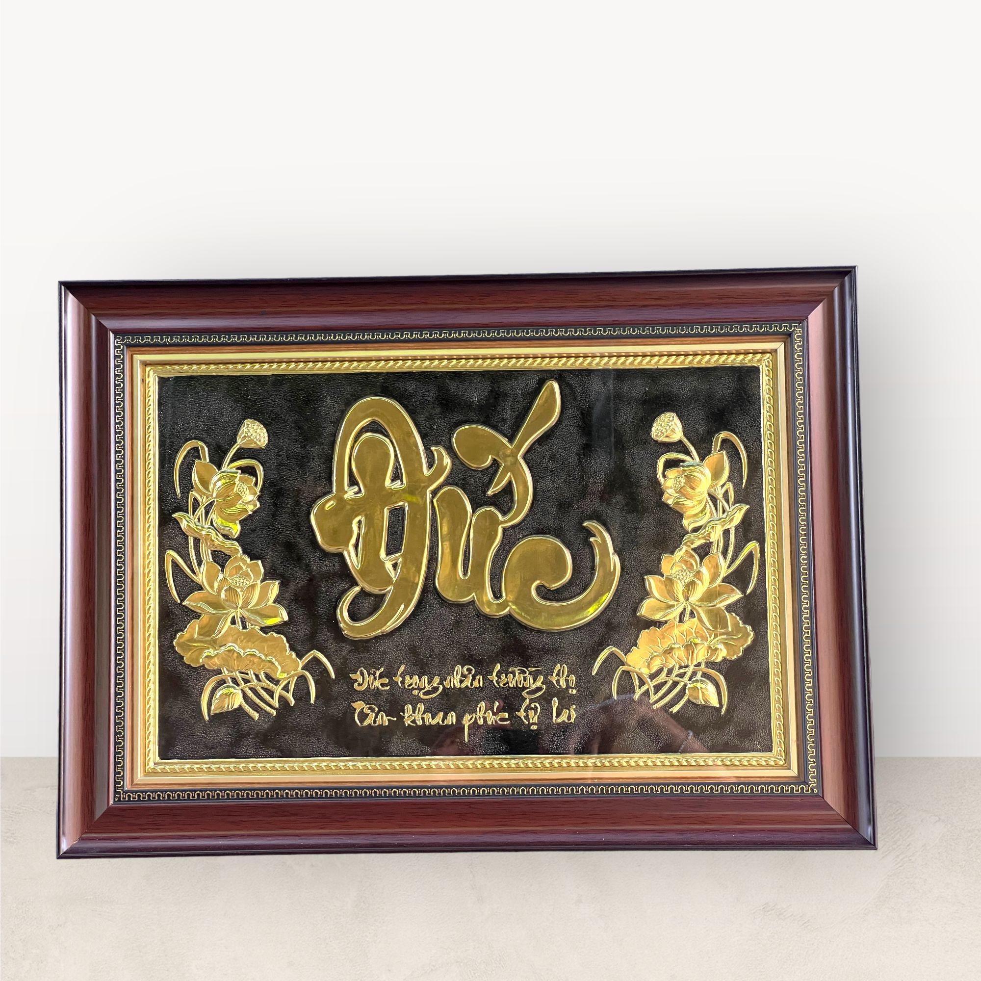 tranh qua tang chu duc bang dong vang kich thuoc 38x54cm mau 2 xuong tranh dong