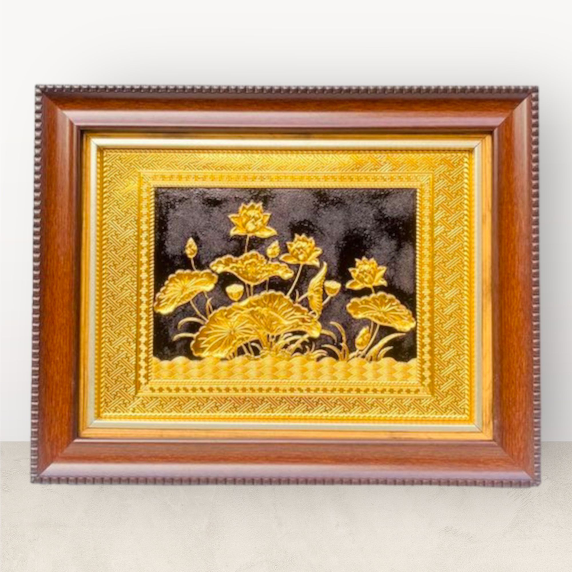 tranh qua tang hoa sen dong vang ma vang 24k kich thuoc 28x34cm mau 2 xuong tranh dong