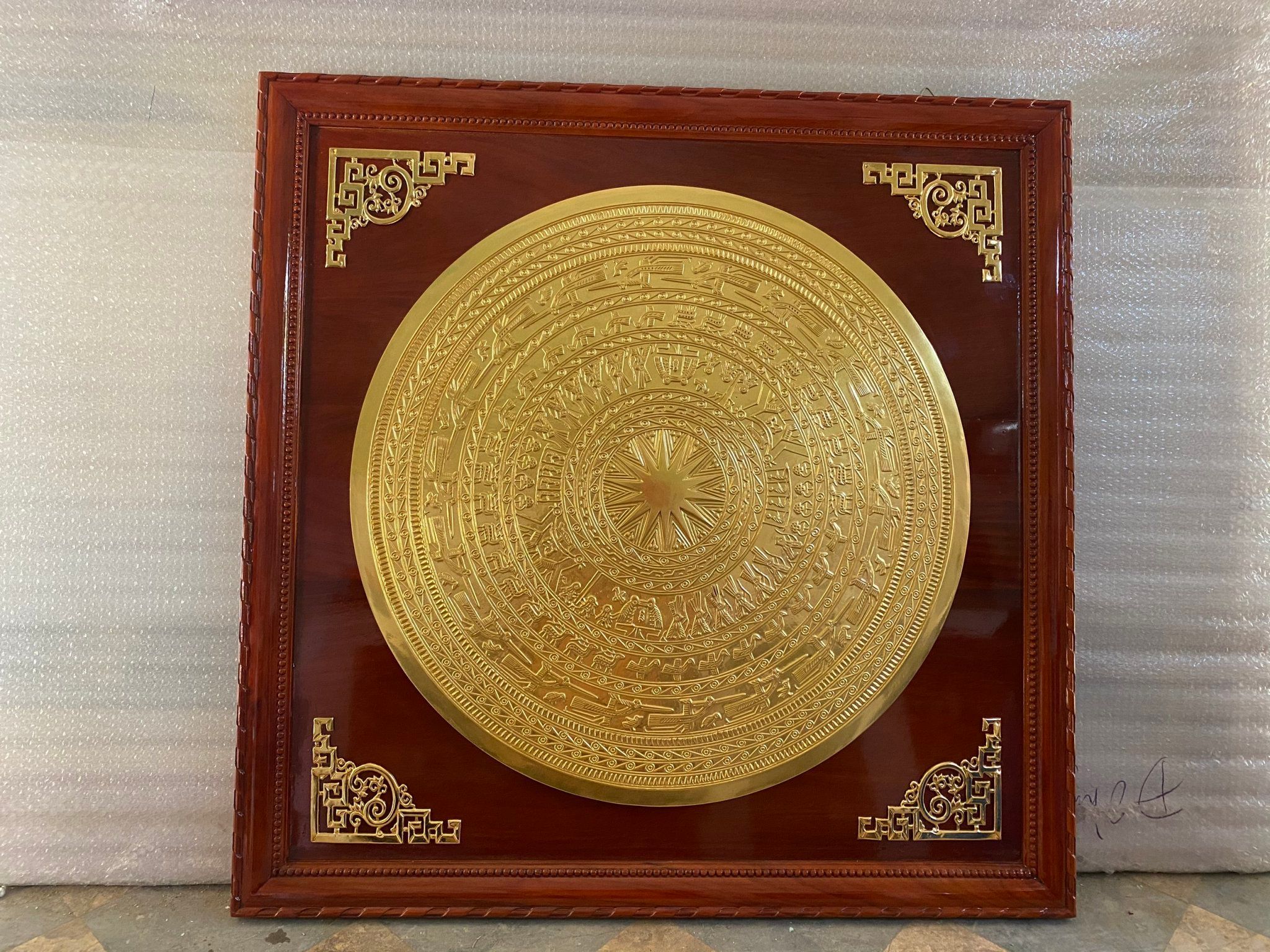 tranh trong dong dong vang dat vang 24k kich thuoc 1m07x1m07 xuong tranh dong