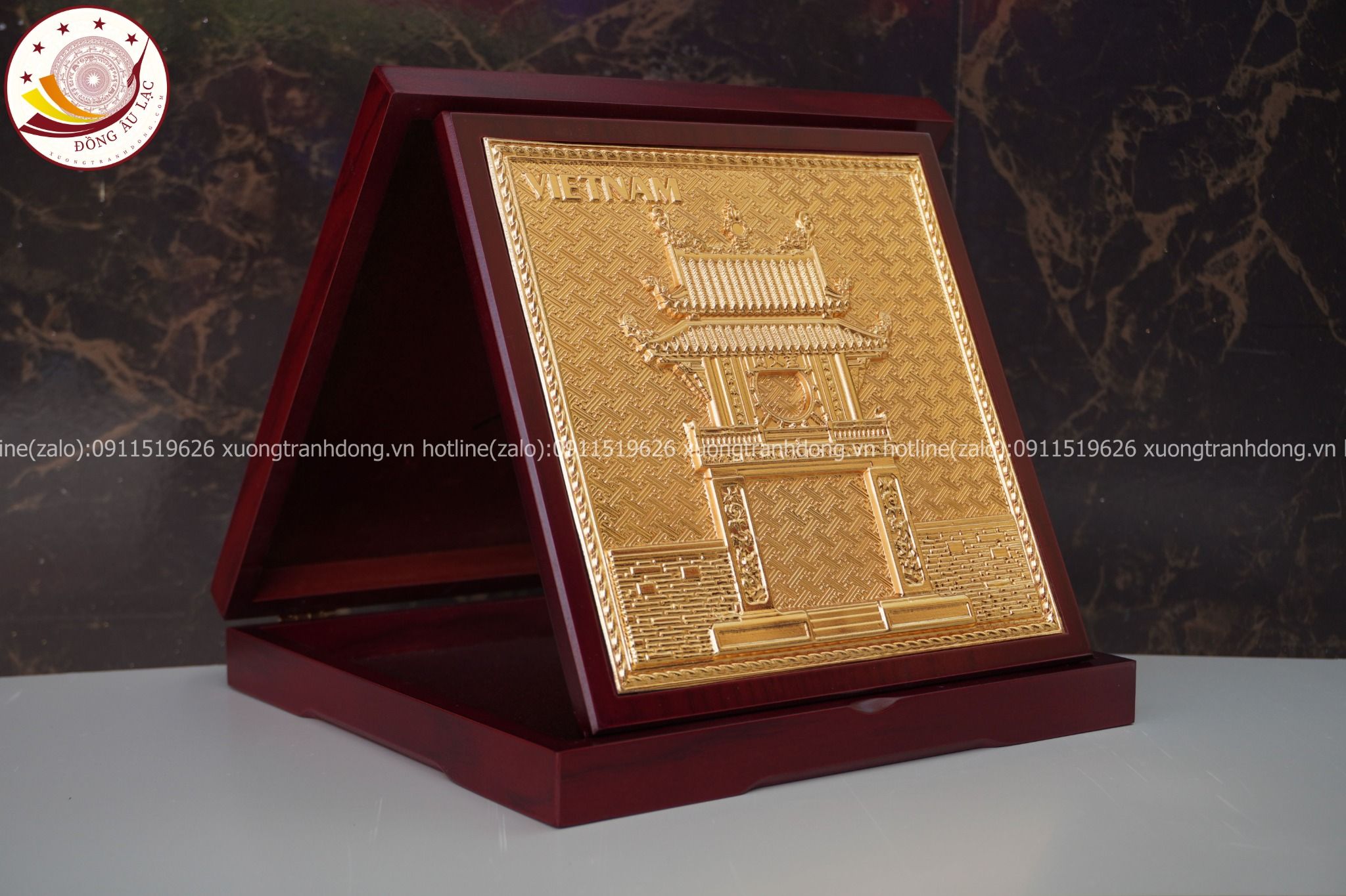 tranh qua tang danh lam van mieu bang dong vang ma vang 24k de ban kich thuoc 23x23cm xuong tranh dong