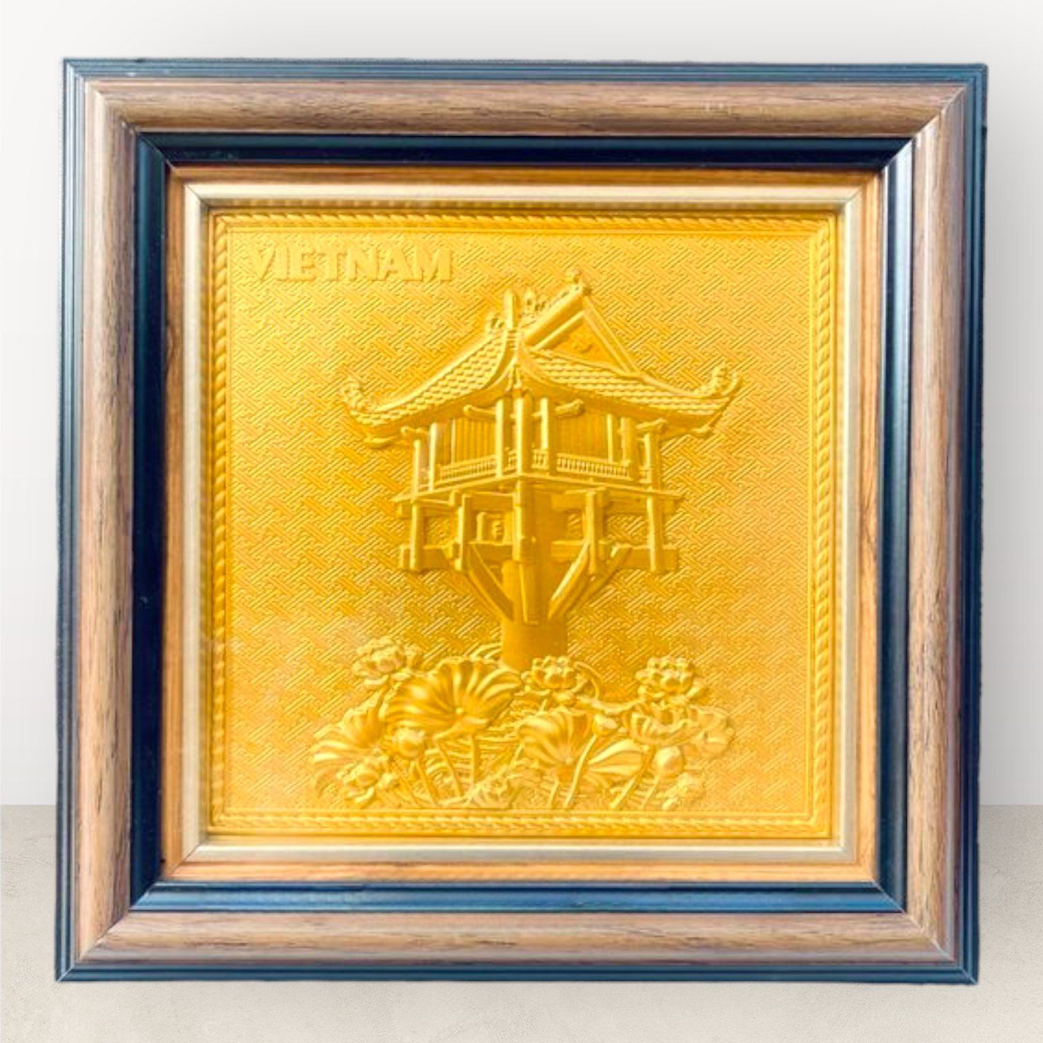 tranh qua tang danh lam chua mot cot dong vang dat vang de ban kich thuoc 26x26cm xuong tranh dong