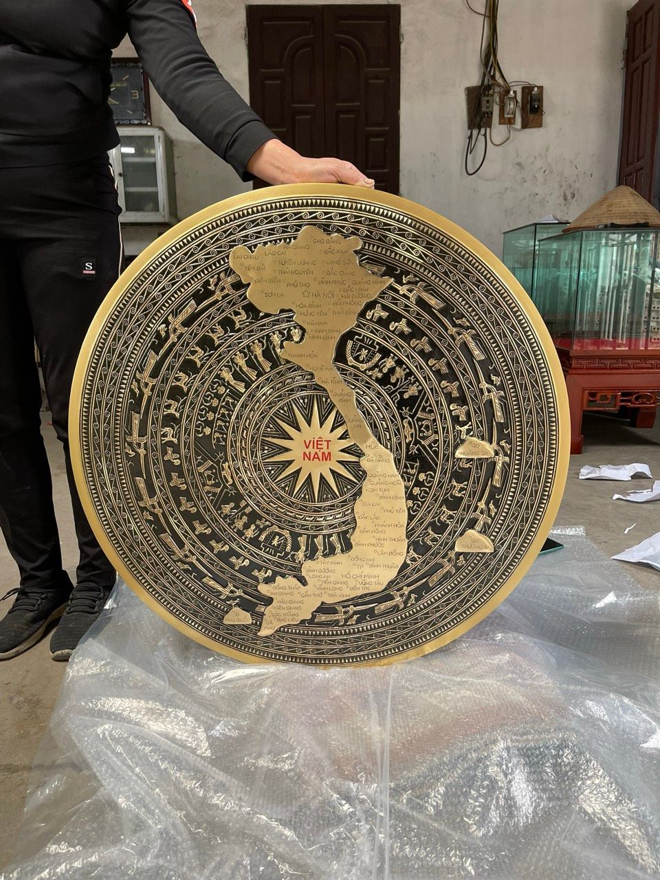 mat trong dong dong vang co ban do duong kinh 80cm xuong tranh dong