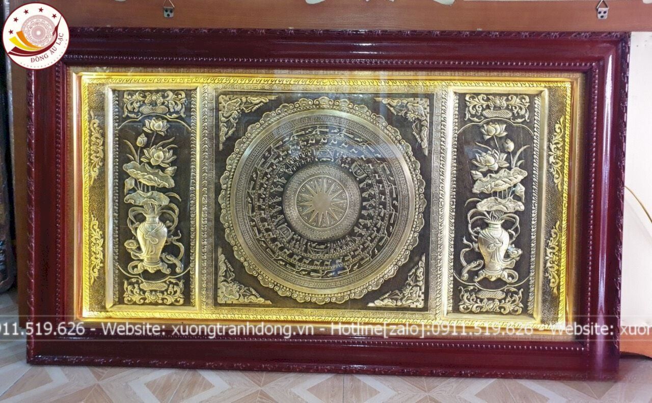 tranh trong dong luc binh hoa sen dong vang gia co kich thuoc 1m76x1m07 xuong tranh dong