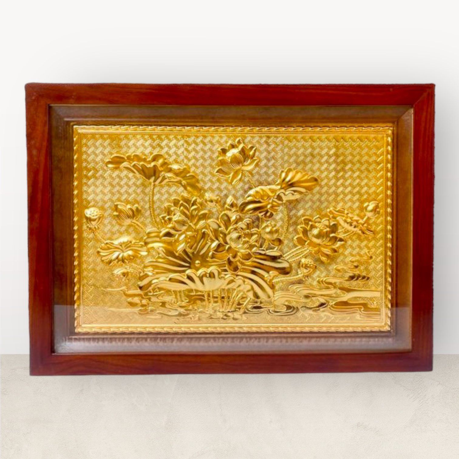 tranh qua tang hoa sen dong vang ma vang 24k kich thuoc 38x54cm mau 3 xuong tranh dong