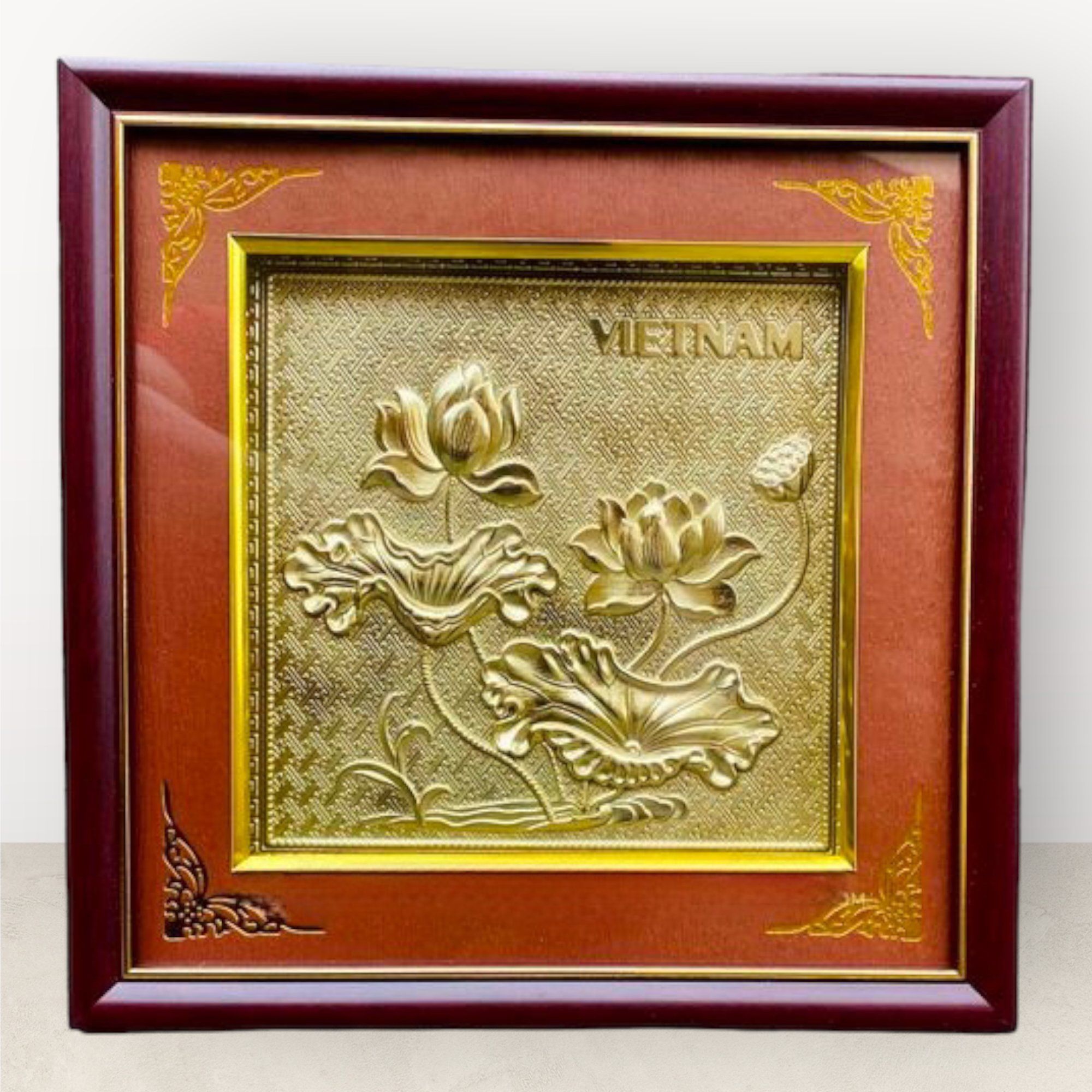 tranh qua tang hoa sen dong vang de ban kich thuoc 26x26cm mau 2 xuong tranh dong