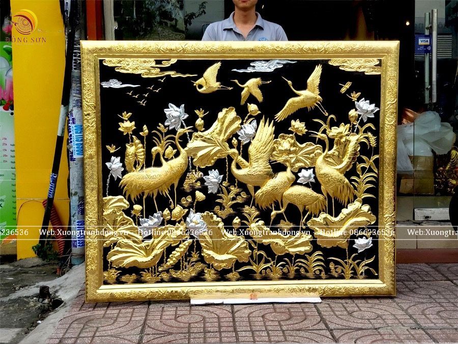 tranh sen hac bang dong vang kich thuoc 155x217cm nen den dat vang bac khung dong lien