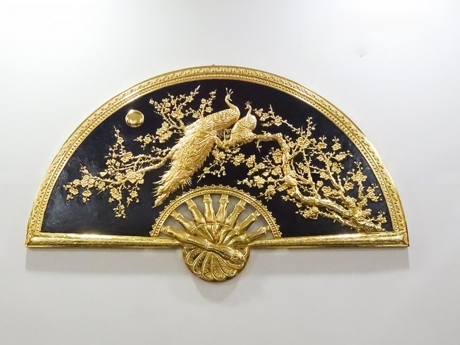 tranh quat phu the vien man dong vang kich thuoc 81x133cm dat vang nen den