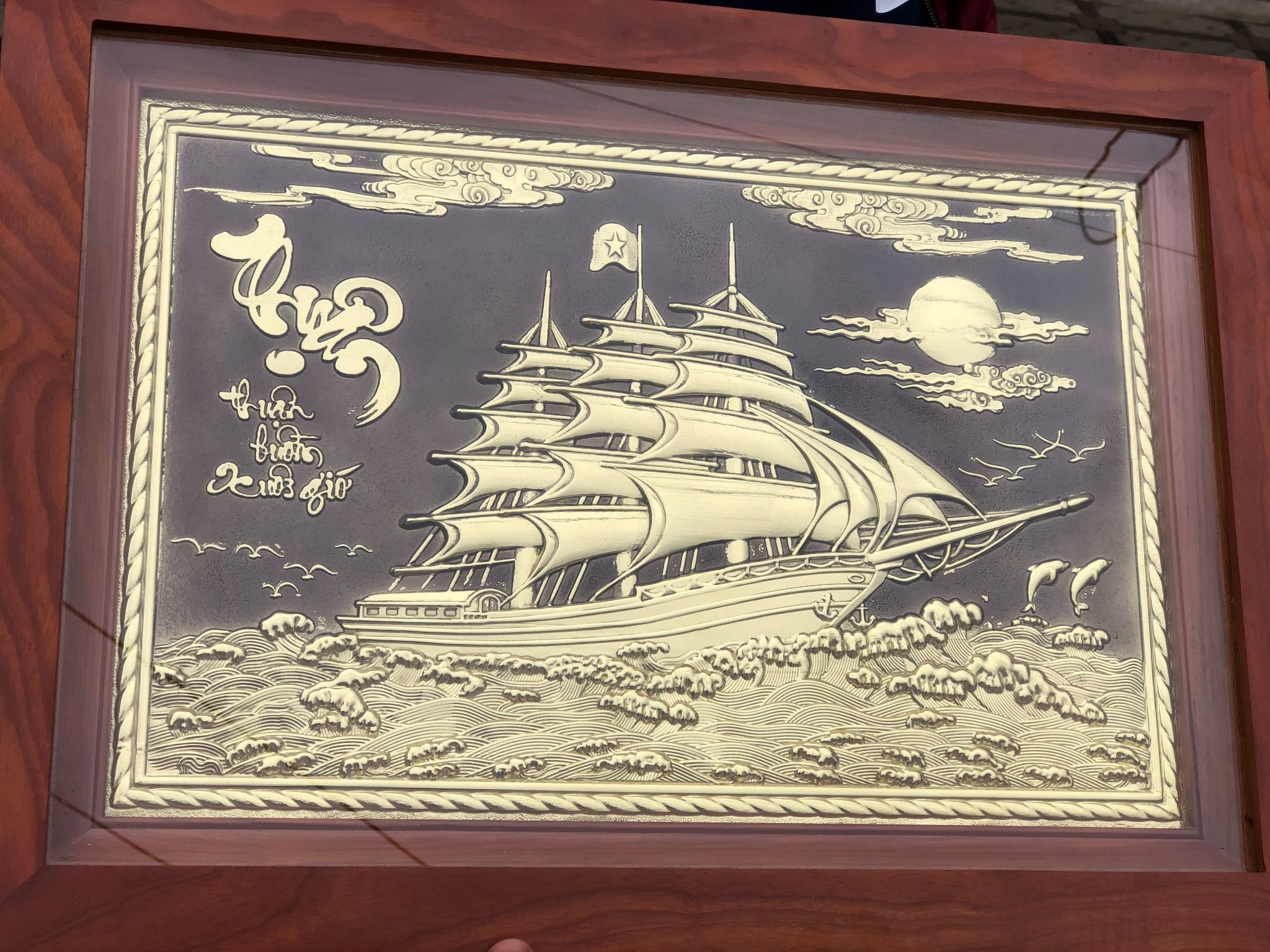 tranh qua tang thuan buom xuoi gio dong vang kich thuoc 38x54cm mau 5 xuong tranh dong