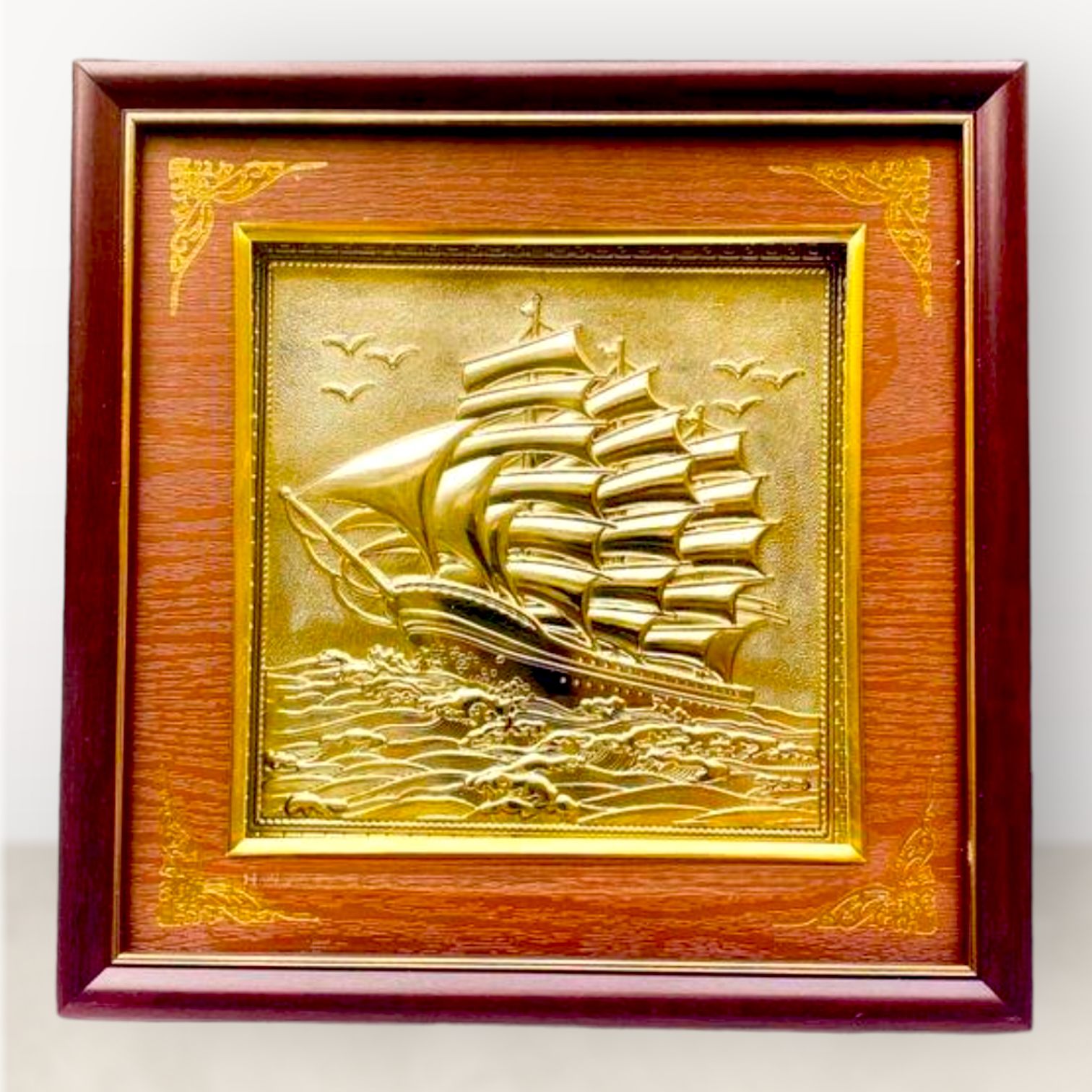 tranh qua tang thuan buom xuoi gio dong vang kich thuoc 26x26cm xuong tranh dong