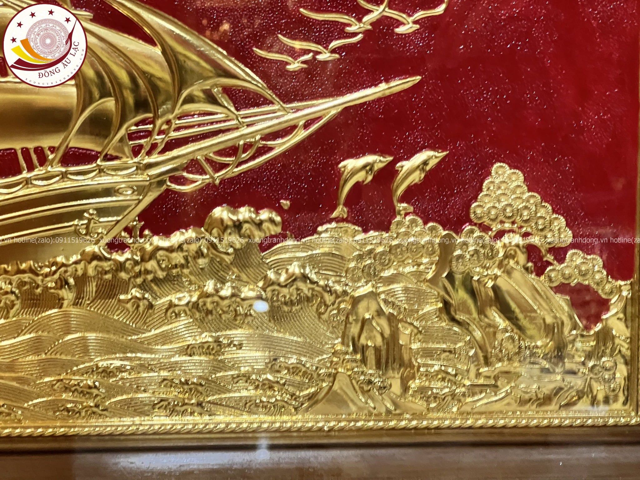 tranh qua tang thuan buom xuoi gio dong vang dat vang kich thuoc 50x90cm xuong tranh dong