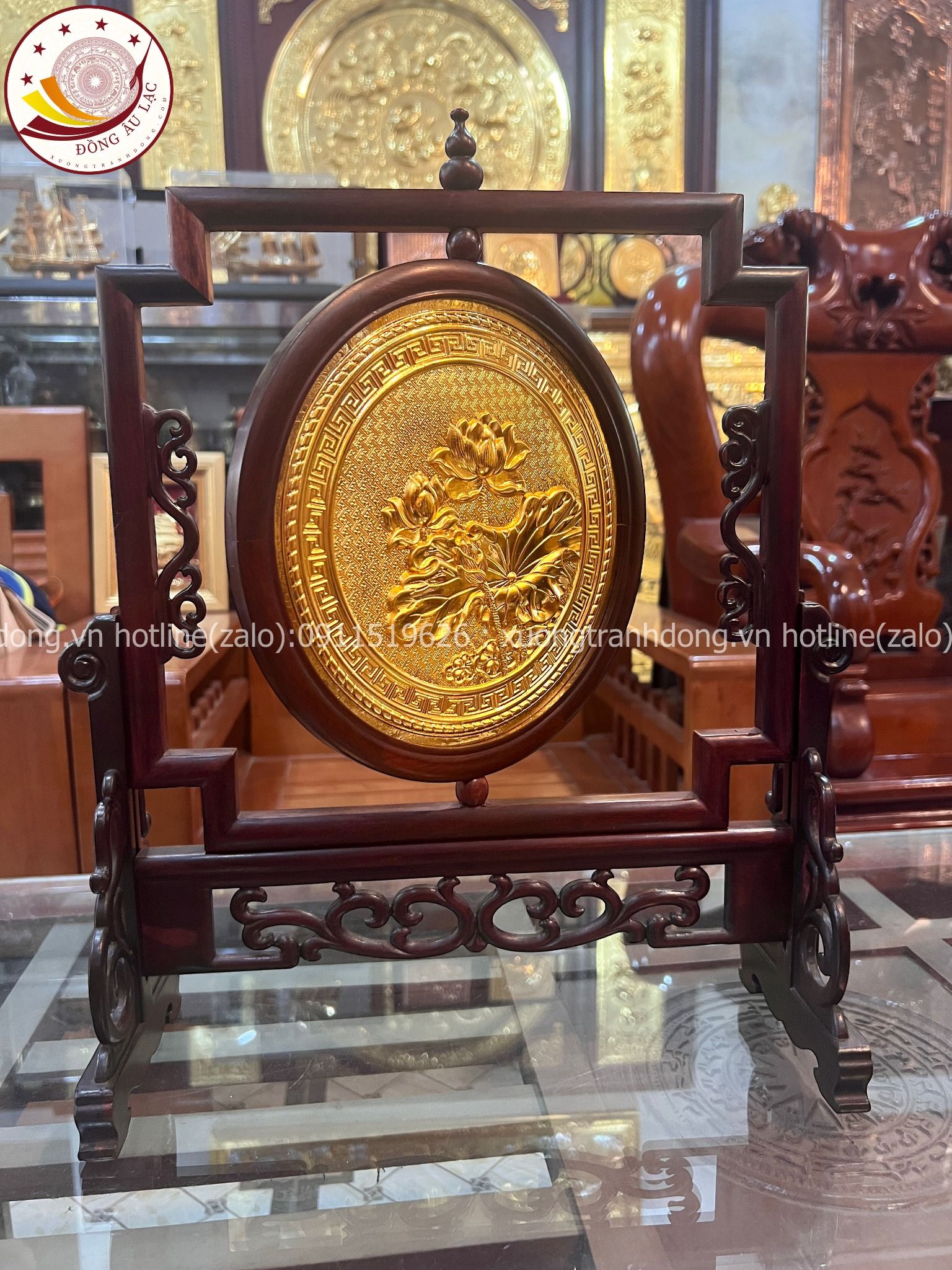 tranh qua tang hoa sen dong vang ma vang 24k duong kinh 20cm kich thuoc 34x40cm xuong tranh dong