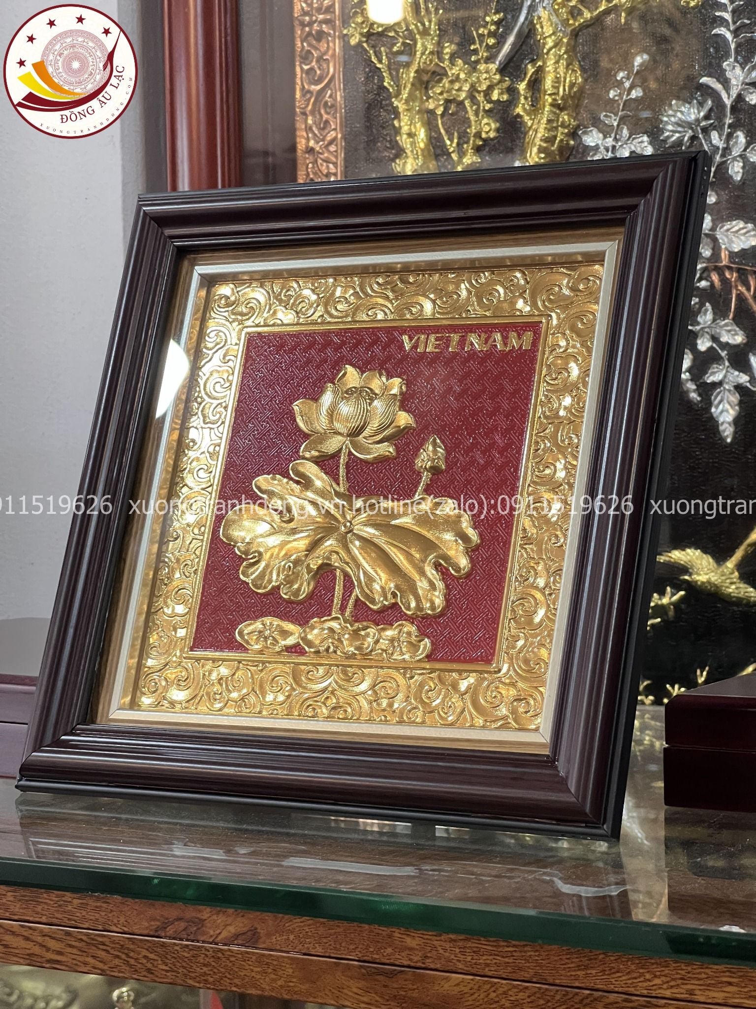 tranh qua tang hoa sen bang dong vang ma vang 24k de ban kich thuoc 26x26cm mau 1 xuong tranh dong