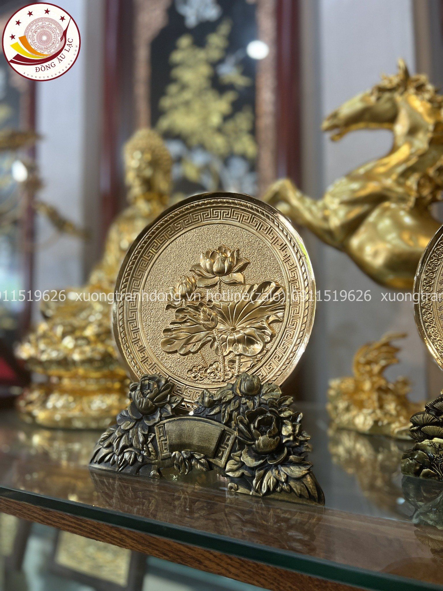 tranh qua tang hoa sen dia dong vang ma vang 24k de ban de go duong kinh 20cm mau 4 xuong tranh dong