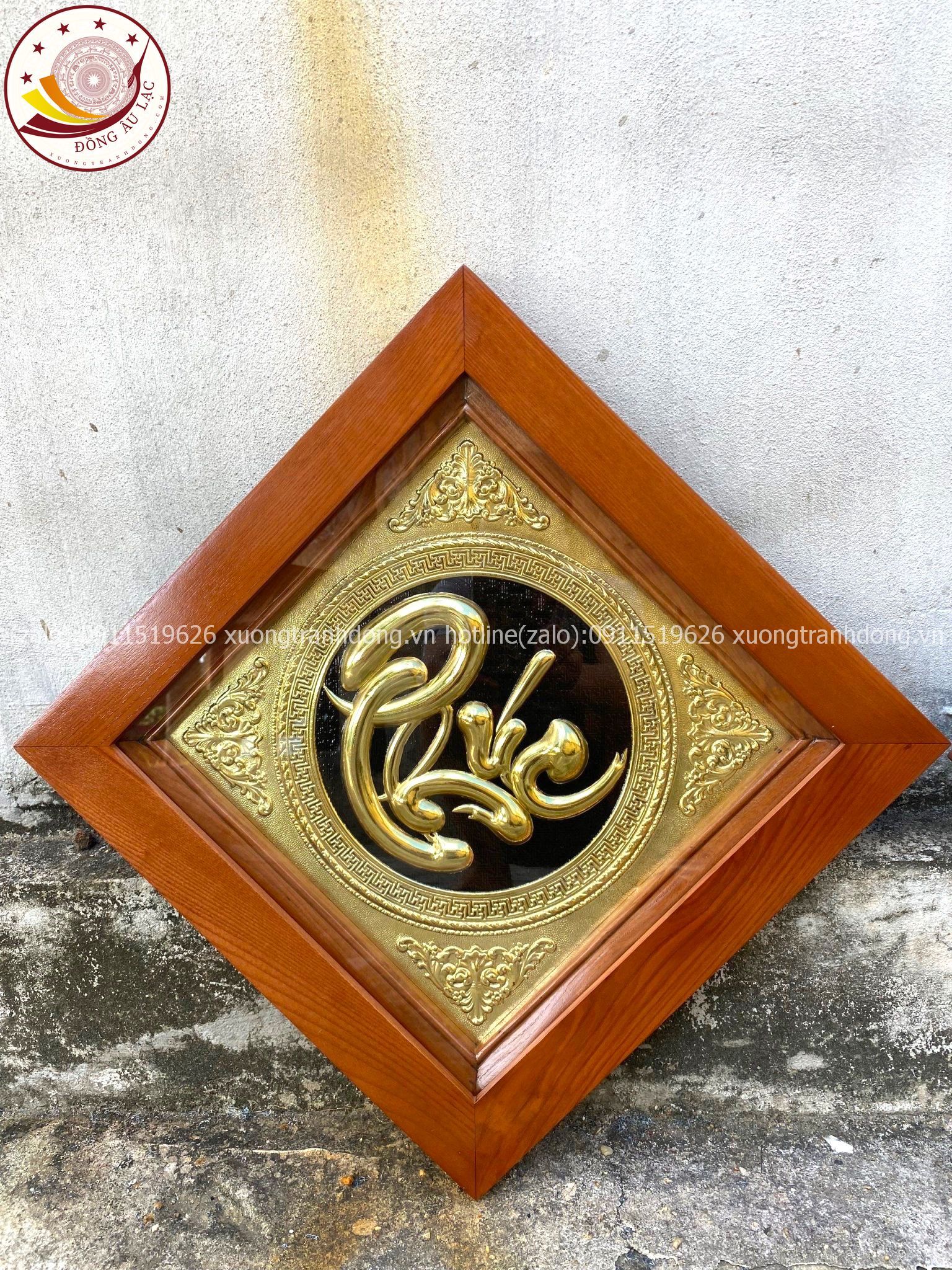 tranh qua tang chu phuc bang dong vang kich thuoc 38x38cm mau 4 xuong tranh dong