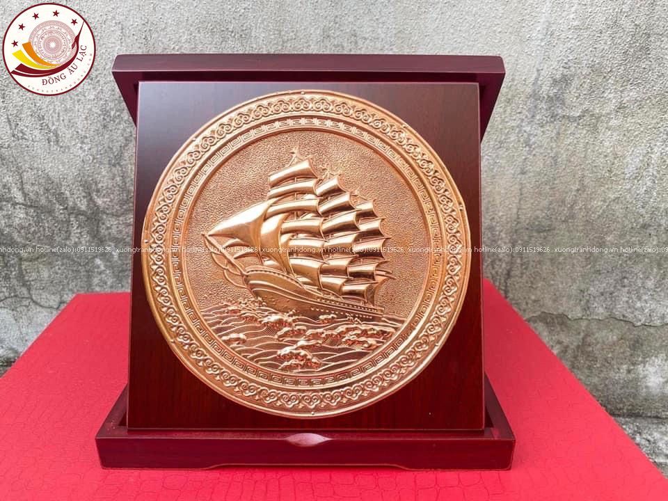 tranh qua tang thuan buom xuoi gio de ban dong do kich thuoc 23cm xuong tranh dong