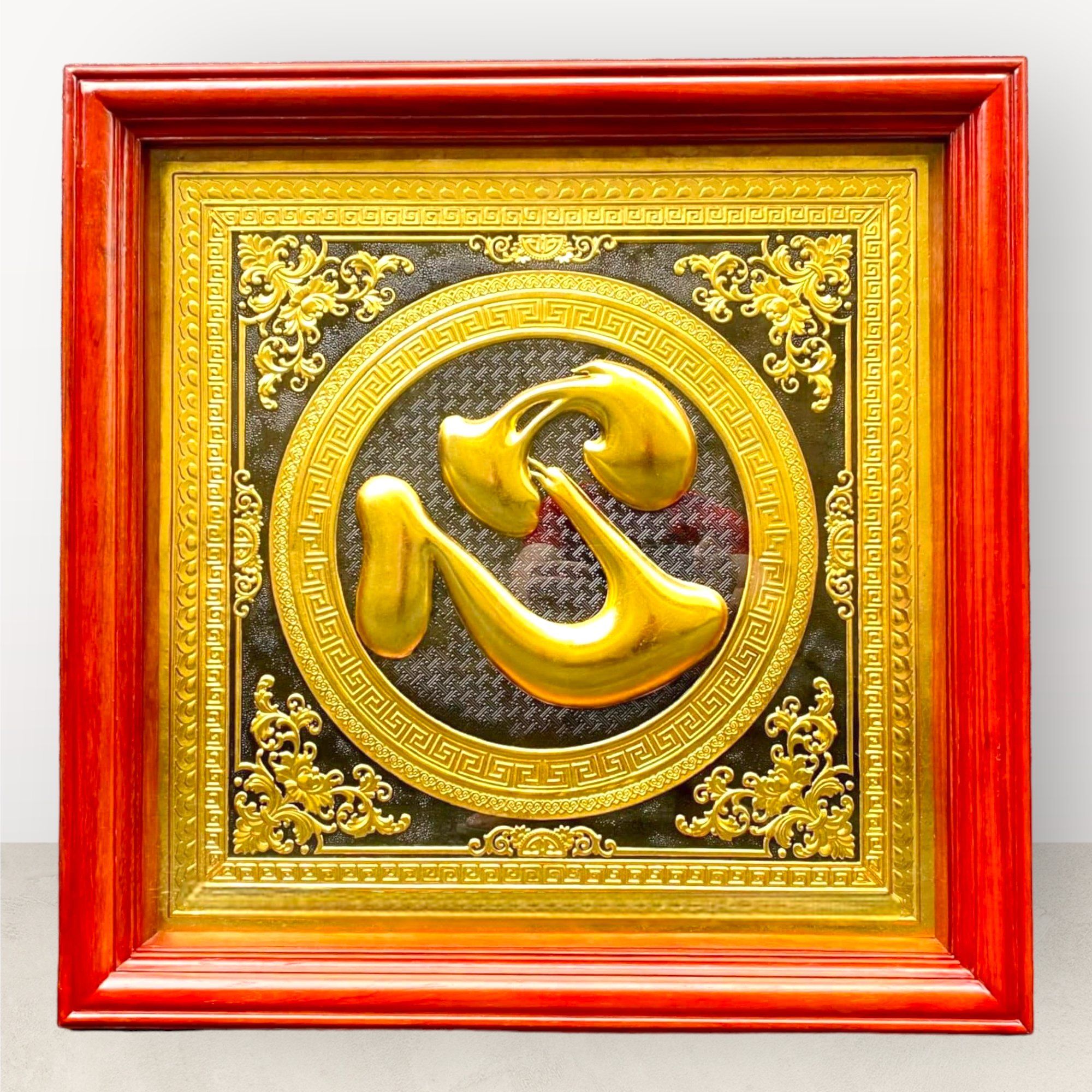 tranh qua tang chu tam bang dong vang dat vang kich thuoc 68x68cm xuong tranh dong