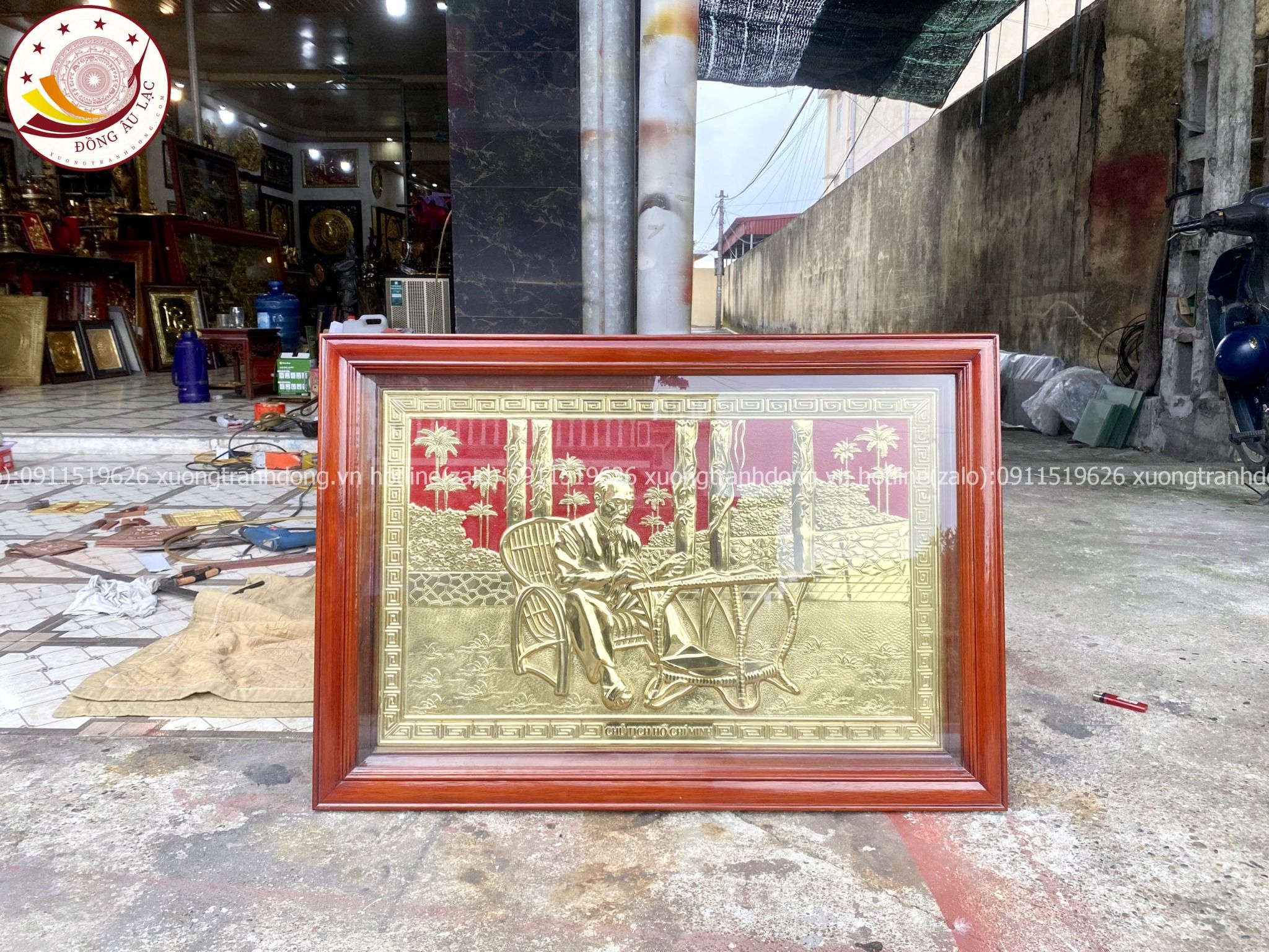 tranh qua tang danh nhan tranh bac ho ngoi ghe may dong vang kich thuoc 66x81cm mau 1 xuong tranh dong