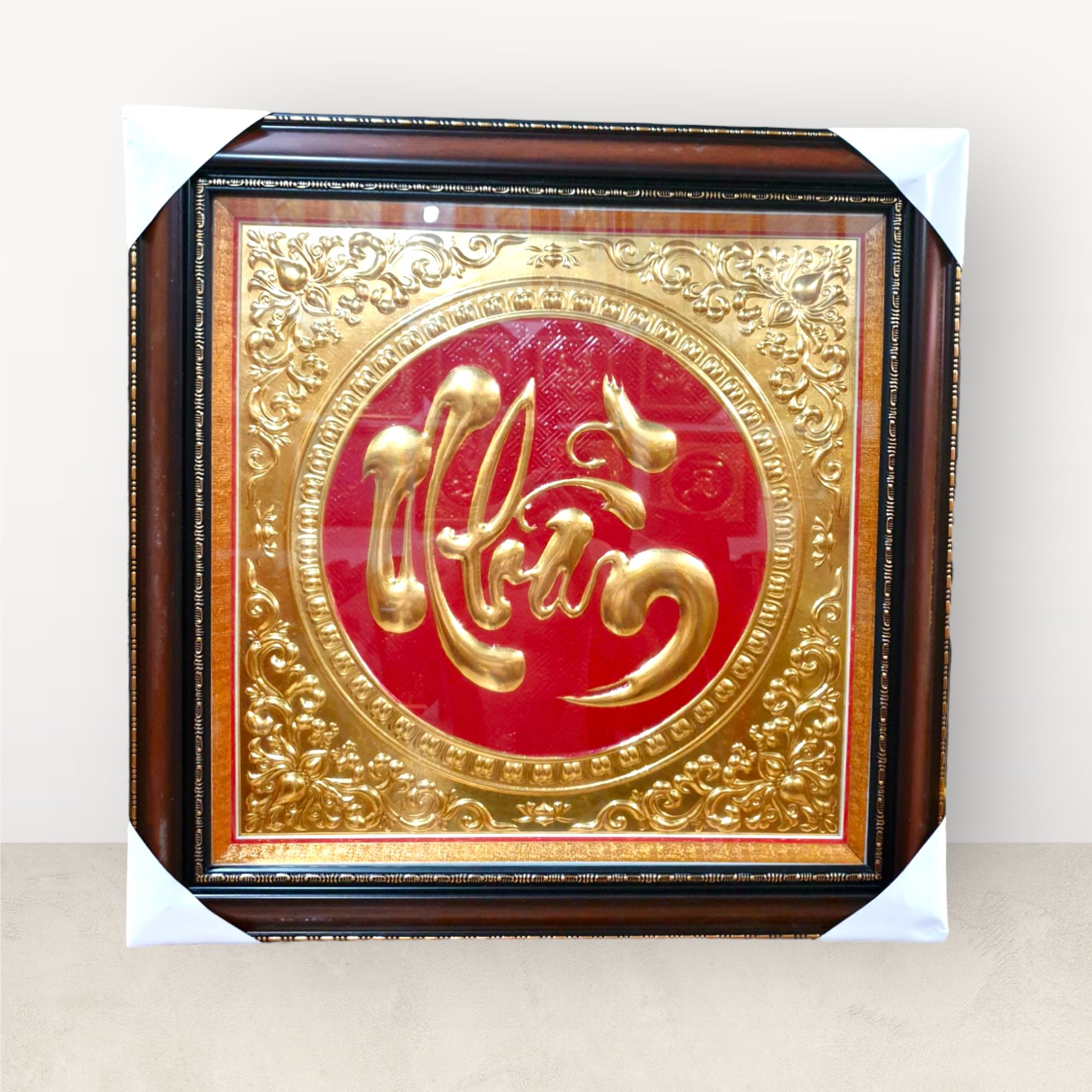 tranh qua tang chu nhan bang dong vang dat vang kich thuoc 60x60cm xuong tranh dong